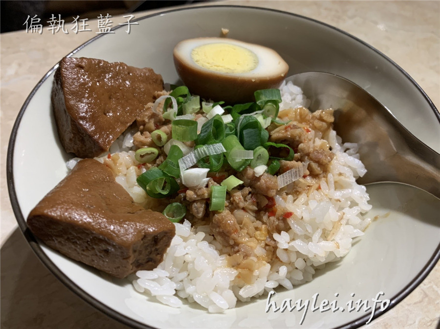 蘆洲食嚐來牛肉麵-鮮甜的蔬果湯頭、滷製軟嫩的牛肉,成就出一碗經典牛肉麵!水餃爆汁鮮香口感大推!蒜味肉醬飯、油豆腐、花干也很不錯~新北美食推薦/蘆洲美食/蘆洲牛肉麵/傳統小吃/台灣牛肉麵/滷味/高麗菜水餃/新鮮現做/食嚐來牛肉麵菜單/近永平公園 中式料理 健康養身 攝影 新北美食 民生資訊分享 飲食集錦
