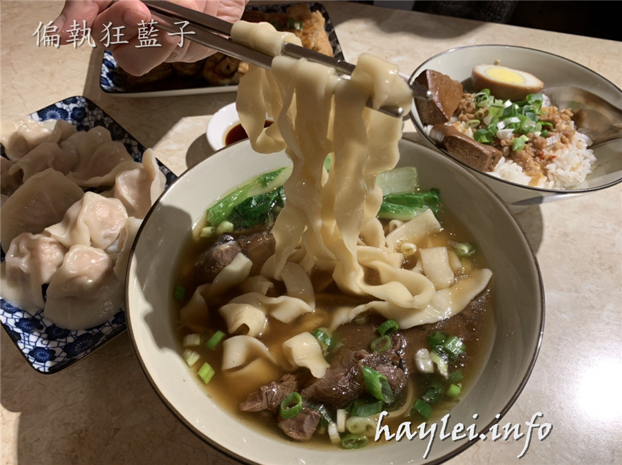蘆洲食嚐來牛肉麵-鮮甜的蔬果湯頭、滷製軟嫩的牛肉,成就出一碗經典牛肉麵!水餃爆汁鮮香口感大推!蒜味肉醬飯、油豆腐、花干也很不錯~新北美食推薦/蘆洲美食/蘆洲牛肉麵/傳統小吃/台灣牛肉麵/滷味/高麗菜水餃/新鮮現做/食嚐來牛肉麵菜單/近永平公園 中式料理 健康養身 攝影 新北美食 民生資訊分享 飲食集錦