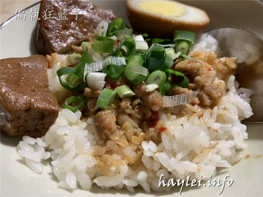 蘆洲食嚐來牛肉麵-鮮甜的蔬果湯頭、滷製軟嫩的牛肉,成就出一碗經典牛肉麵!水餃爆汁鮮香口感大推!蒜味肉醬飯、油豆腐、花干也很不錯~新北美食推薦/蘆洲美食/蘆洲牛肉麵/傳統小吃/台灣牛肉麵/滷味/高麗菜水餃/新鮮現做/食嚐來牛肉麵菜單/近永平公園 中式料理 健康養身 攝影 新北美食 民生資訊分享 飲食集錦