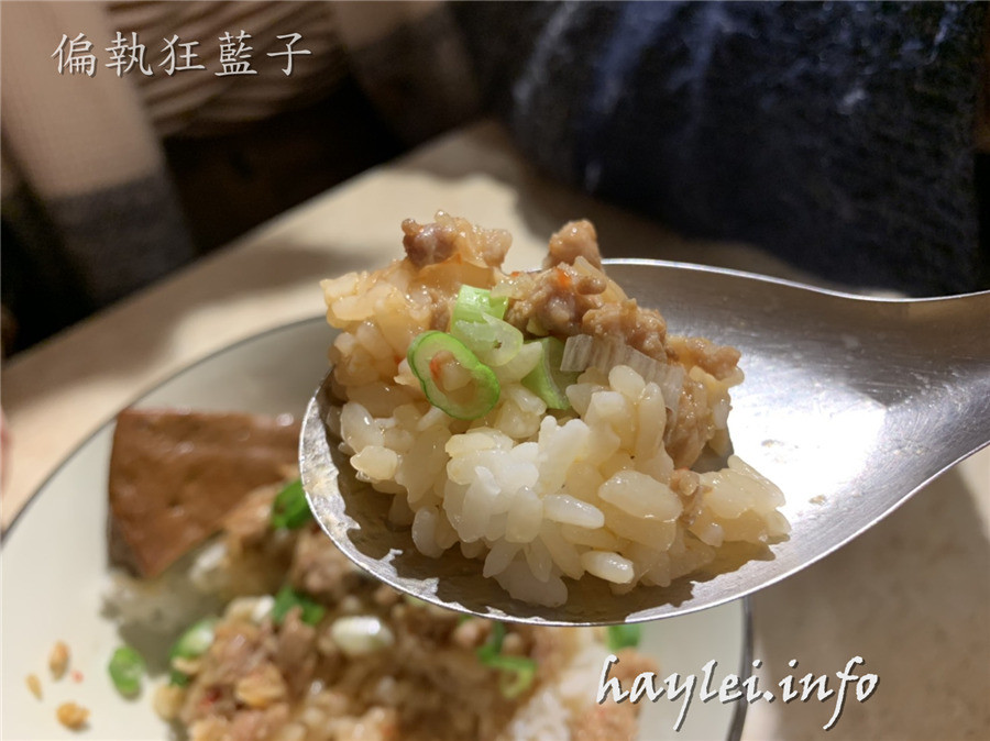 蘆洲食嚐來牛肉麵-鮮甜的蔬果湯頭、滷製軟嫩的牛肉,成就出一碗經典牛肉麵!水餃爆汁鮮香口感大推!蒜味肉醬飯、油豆腐、花干也很不錯~新北美食推薦/蘆洲美食/蘆洲牛肉麵/傳統小吃/台灣牛肉麵/滷味/高麗菜水餃/新鮮現做/食嚐來牛肉麵菜單/近永平公園 中式料理 健康養身 攝影 新北美食 民生資訊分享 飲食集錦