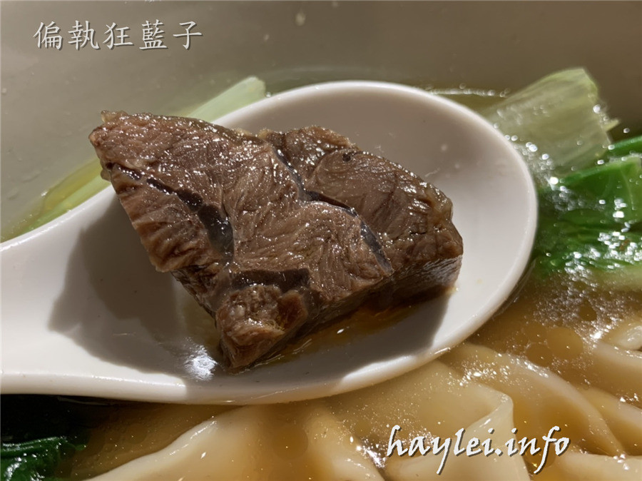 蘆洲食嚐來牛肉麵-鮮甜的蔬果湯頭、滷製軟嫩的牛肉,成就出一碗經典牛肉麵!水餃爆汁鮮香口感大推!蒜味肉醬飯、油豆腐、花干也很不錯~新北美食推薦/蘆洲美食/蘆洲牛肉麵/傳統小吃/台灣牛肉麵/滷味/高麗菜水餃/新鮮現做/食嚐來牛肉麵菜單/近永平公園 中式料理 健康養身 攝影 新北美食 民生資訊分享 飲食集錦
