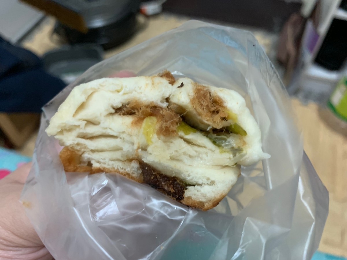 台中科博館必吃銅板美食-科博館水煎包、芋頭餅、肉鬆蔥捲、彩頭酥，12元的超值街頭小吃，走過路過可別錯過~(內有菜單)台中西區平民美食/科博館美食/點心/下午茶/現做美食/現炸/現煎/銅板有找/高CP值 中式料理 攝影 民生資訊分享 飲食集錦 
