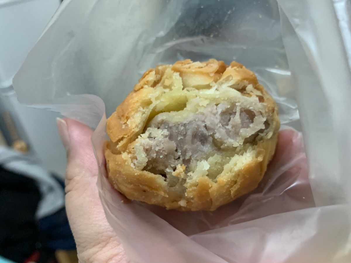 台中科博館必吃銅板美食-科博館水煎包、芋頭餅、肉鬆蔥捲、彩頭酥，12元的超值街頭小吃，走過路過可別錯過~(內有菜單)台中西區平民美食/科博館美食/點心/下午茶/現做美食/現炸/現煎/銅板有找/高CP值 中式料理 攝影 民生資訊分享 飲食集錦 
