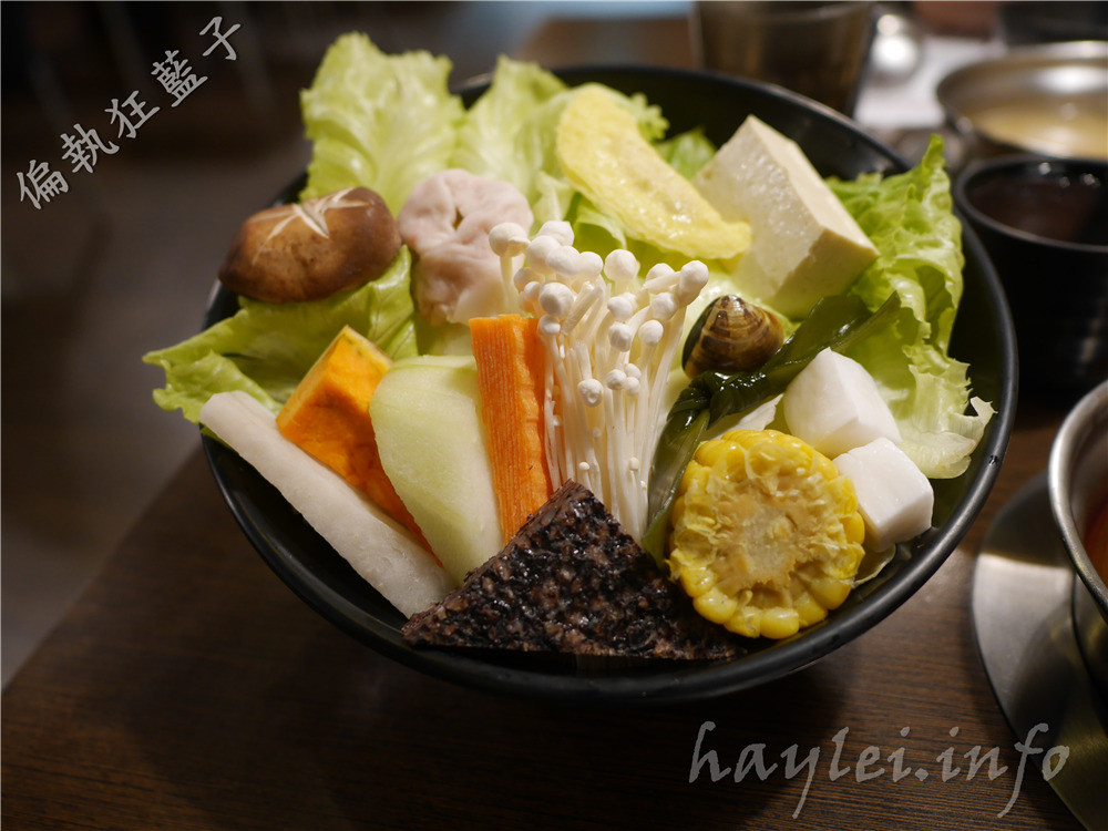 十勝川鍋物大里二店-神隊友組合餐,兩人只要999,龍蝦、天使紅蝦、南美白蝦、台灣生態蝦一次滿足,絕對讓你吃到蝦蝦叫!韓國瑜造型湯圓可愛又好吃~台中大里/台中鍋物推薦/大里美食/大里火鍋推薦/大里平價火鍋/大里高CP美食/大里聚餐/海鮮火鍋/十客棧鮮廚房/菜單 中式料理 攝影 民生資訊分享 飲食集錦
