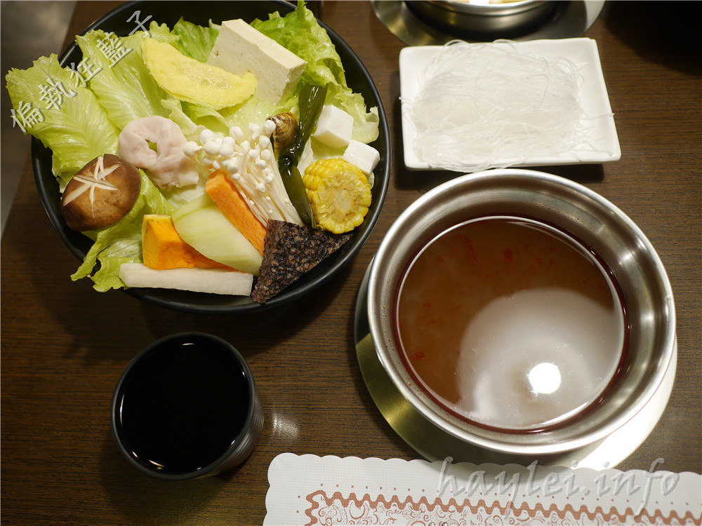 十勝川鍋物大里二店-神隊友組合餐,兩人只要999,龍蝦、天使紅蝦、南美白蝦、台灣生態蝦一次滿足,絕對讓你吃到蝦蝦叫!韓國瑜造型湯圓可愛又好吃~台中大里/台中鍋物推薦/大里美食/大里火鍋推薦/大里平價火鍋/大里高CP美食/大里聚餐/海鮮火鍋/十客棧鮮廚房/菜單 中式料理 攝影 民生資訊分享 飲食集錦