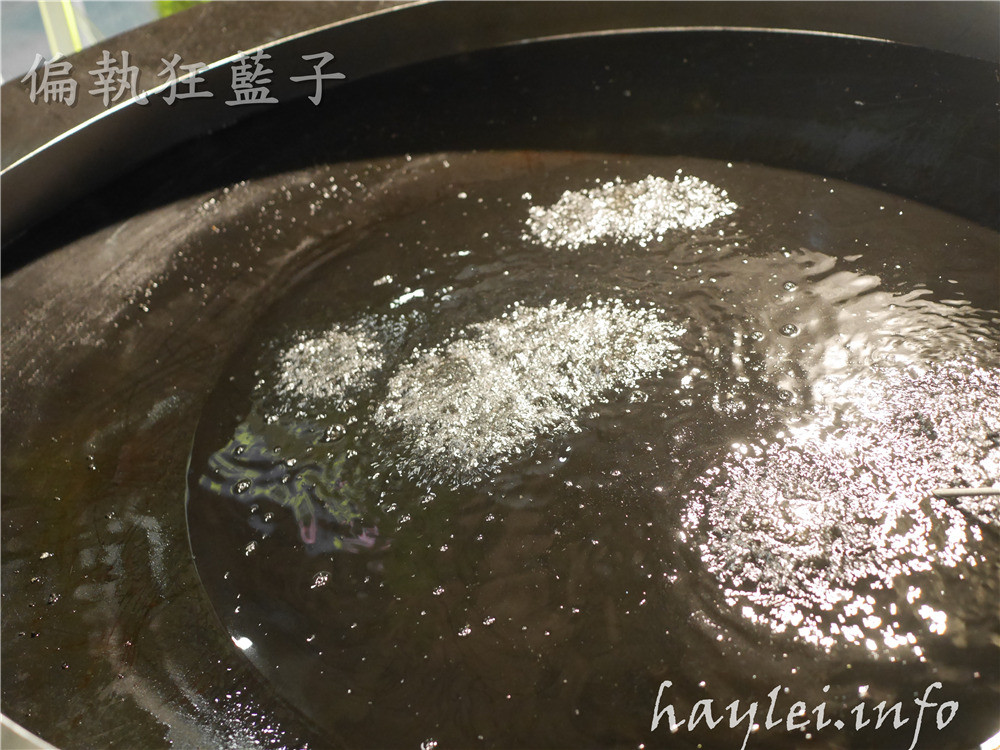 老長沙布雷克臭豆腐/柯記布雷克臭豆腐-又嫩又酥的現炸豆腐,搭上特調醬料一起,吃起來特別夠味!台中西屯區美食/逢甲商圈/逢甲美食小吃/黑色美食/街頭小吃/傳統美食/臭豆腐/黑豆腐/黑色臭豆腐/竹炭豆腐 中式料理 攝影 民生資訊分享 飲食集錦