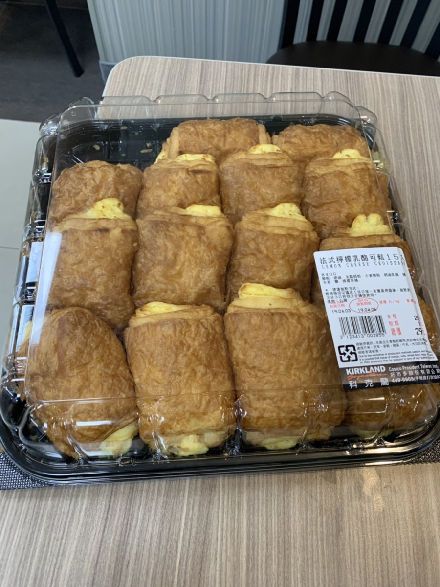 Costco好市多必買-2019年3/4月-法式檸檬乳酪可鬆,吃起來鬆軟香甜,乳酪內餡有點檸檬酸香,15入299元非常超值!甜軟麵包/點心推薦 攝影 民生資訊分享 飲食集錦