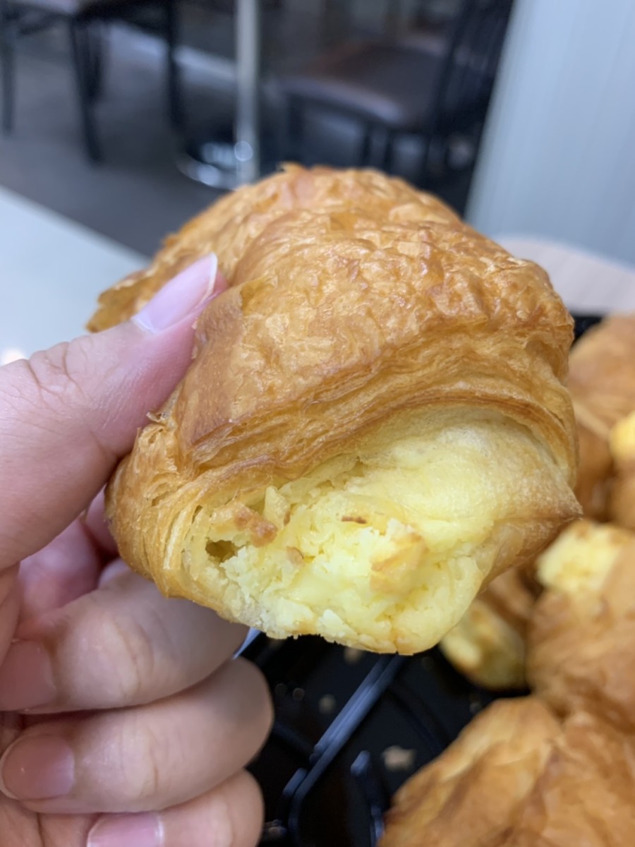 Costco好市多必買-2019年3/4月-法式檸檬乳酪可鬆，吃起來鬆軟香甜，乳酪內餡有點檸檬酸香，15入299元非常超值！甜軟麵包/點心推薦 攝影 民生資訊分享 飲食集錦 
