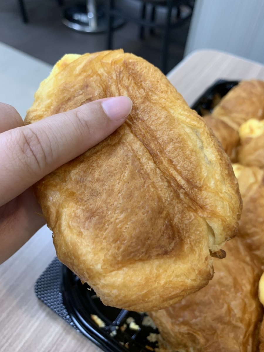 Costco好市多必買-2019年3/4月-法式檸檬乳酪可鬆,吃起來鬆軟香甜,乳酪內餡有點檸檬酸香,15入299元非常超值!甜軟麵包/點心推薦 攝影 民生資訊分享 飲食集錦