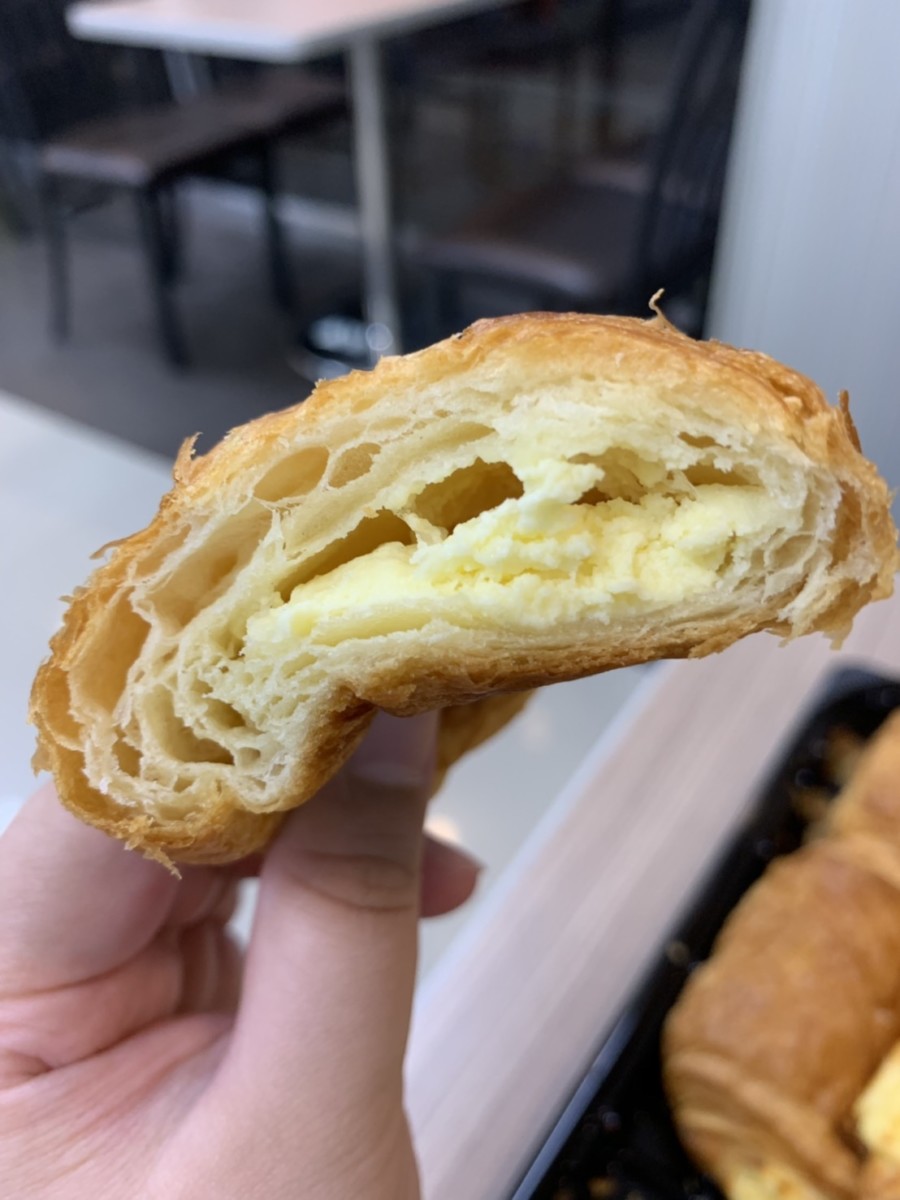 Costco好市多必買-2019年3/4月-法式檸檬乳酪可鬆,吃起來鬆軟香甜,乳酪內餡有點檸檬酸香,15入299元非常超值!甜軟麵包/點心推薦 攝影 民生資訊分享 飲食集錦