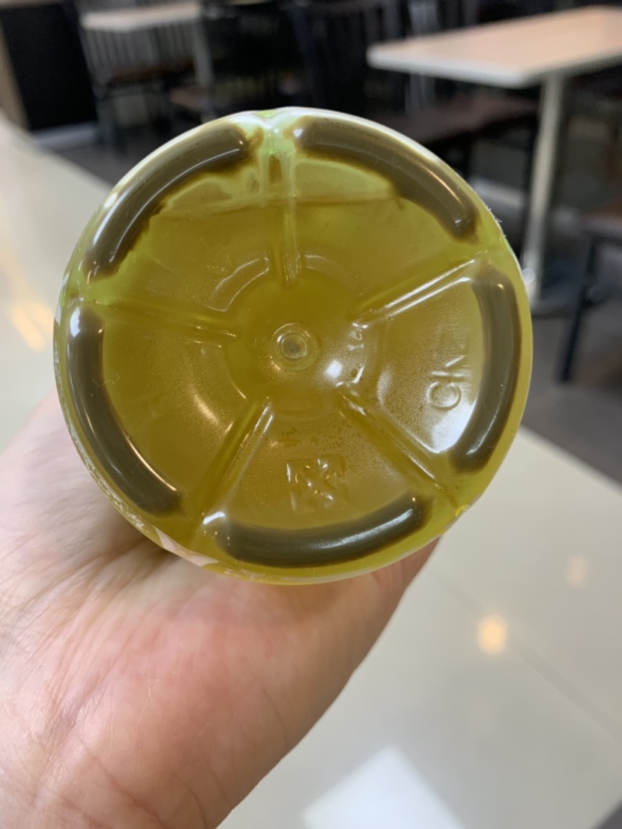超商飲品推薦/御茶園日式生茶-日本茶葉研磨,喝起來清香有韻味,蠻解膩的!話說,我絕不是因為金城武代言才買的......便利商店/超商/健康/無糖/綠茶/日式飲品 健康養身 攝影 民生資訊分享 飲食集錦