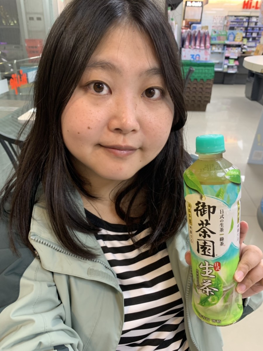 超商飲品推薦/御茶園日式生茶-日本茶葉研磨,喝起來清香有韻味,蠻解膩的!話說,我絕不是因為金城武代言才買的......便利商店/超商/健康/無糖/綠茶/日式飲品 健康養身 攝影 民生資訊分享 飲食集錦