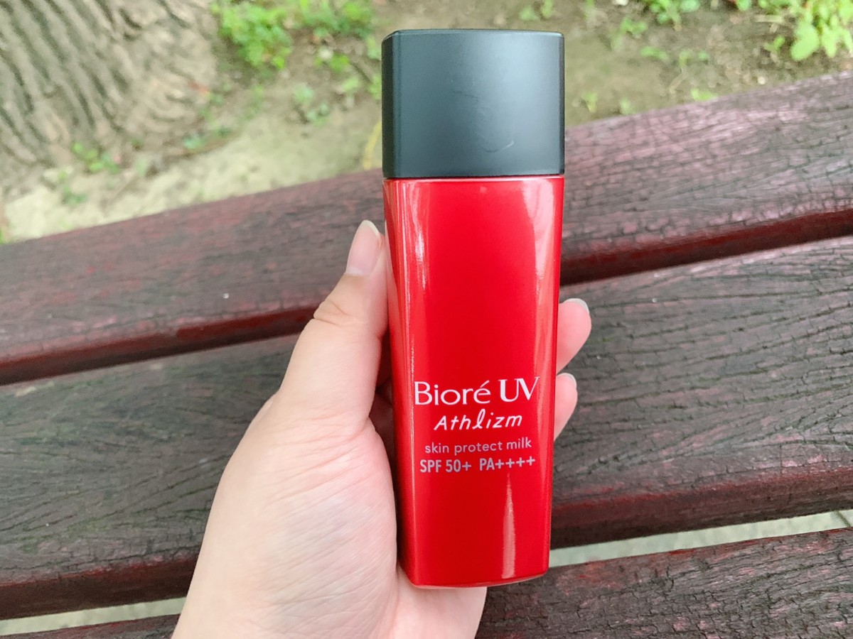 2019夏天防曬推薦/碧柔BioréA極效防曬乳SPF50+PA++++市面上最高等級防曬,滑順好延展,清爽柔滑不起屑,超強耐磨擦,即使整天不補擦都很安心,立可白劑型用前要搖一搖,防曬效果很夠力,超級好用!Bioré UV Athlizm skin protect milk/清爽防曬/不黏膩/日常保養/高係數防曬推薦/妝前隔離/妝前打底/skincare/sun protection/防水耐汗/耐磨擦防曬/可當粧前隔離乳/Bioré防曬好用 保養品分享 健康養身 彩妝品 彩妝品分享 攝影 民生資訊分享