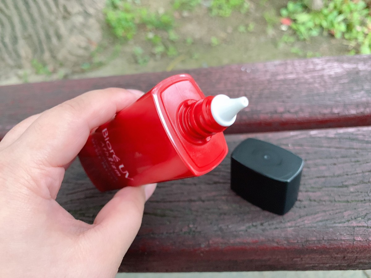 2019夏天防曬推薦/碧柔BioréA極效防曬乳SPF50+PA++++市面上最高等級防曬,滑順好延展,清爽柔滑不起屑,超強耐磨擦,即使整天不補擦都很安心,立可白劑型用前要搖一搖,防曬效果很夠力,超級好用!Bioré UV Athlizm skin protect milk/清爽防曬/不黏膩/日常保養/高係數防曬推薦/妝前隔離/妝前打底/skincare/sun protection/防水耐汗/耐磨擦防曬/可當粧前隔離乳/Bioré防曬好用 保養品分享 健康養身 彩妝品 彩妝品分享 攝影 民生資訊分享