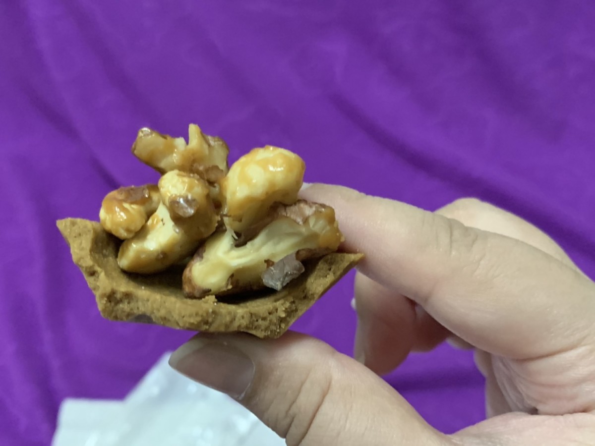 2019甜點推薦-HARU手作夏威夷綜合堅果豆塔-甜香酥脆的美味小點，大人小孩都喜歡，送禮自用兩相宜！宅配點心/團購甜點/辦公室點心推薦/辦公室下午茶推薦/長輩送禮推薦/健康堅果塔推薦/堅果塔禮盒推薦/宅配團購堅果豆塔/吃出健康/富含不飽和脂肪酸/核桃/夏威夷豆/腰果/春手作/塔/nuts tart 宅配食記 攝影 民生資訊分享 飲食集錦 