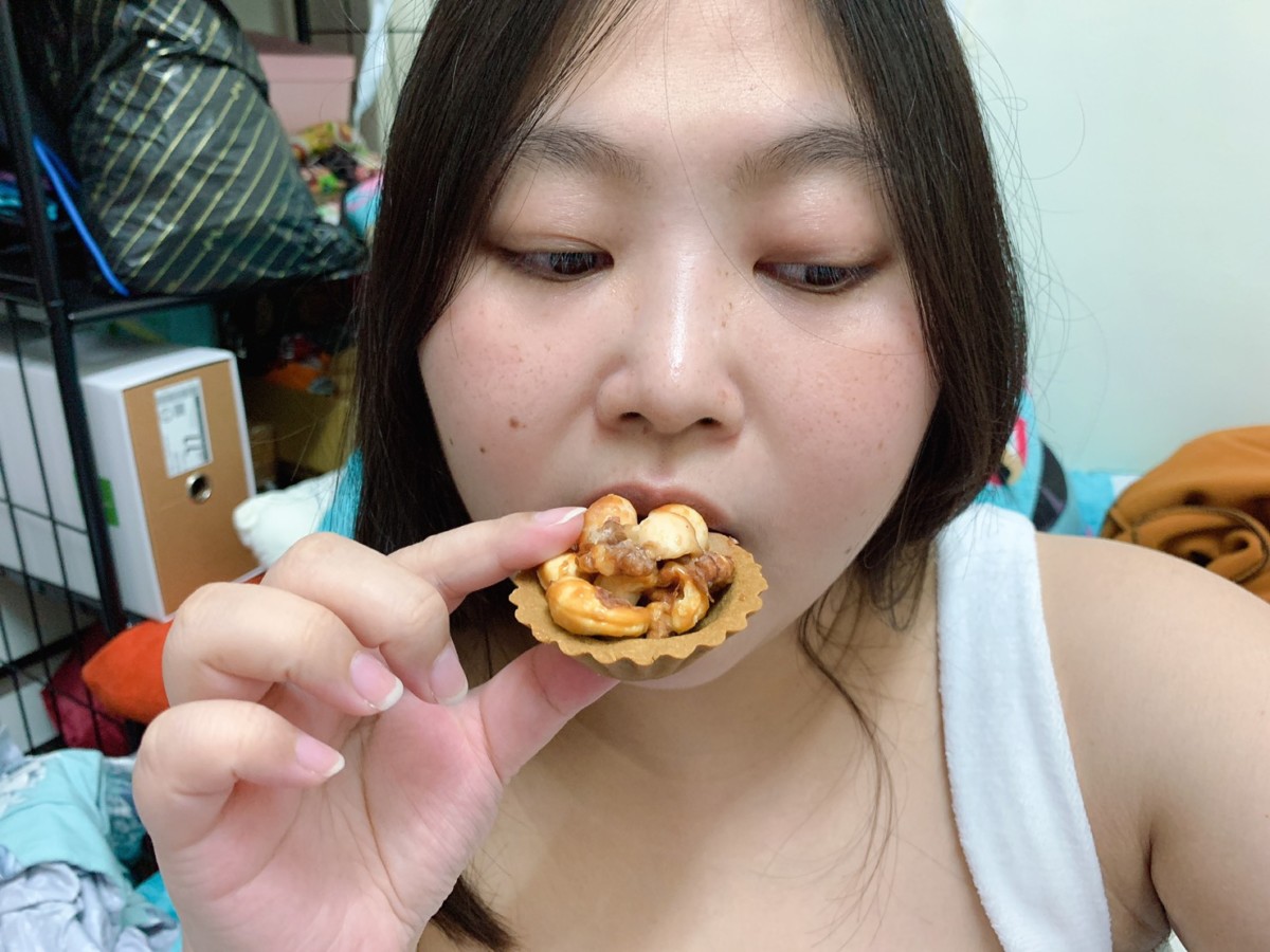 2019甜點推薦-HARU手作夏威夷綜合堅果豆塔-甜香酥脆的美味小點，大人小孩都喜歡，送禮自用兩相宜！宅配點心/團購甜點/辦公室點心推薦/辦公室下午茶推薦/長輩送禮推薦/健康堅果塔推薦/堅果塔禮盒推薦/宅配團購堅果豆塔/吃出健康/富含不飽和脂肪酸/核桃/夏威夷豆/腰果/春手作/塔/nuts tart 宅配食記 攝影 民生資訊分享 飲食集錦 