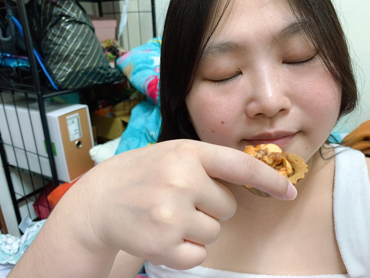 2019甜點推薦-HARU手作夏威夷綜合堅果豆塔-甜香酥脆的美味小點，大人小孩都喜歡，送禮自用兩相宜！宅配點心/團購甜點/辦公室點心推薦/辦公室下午茶推薦/長輩送禮推薦/健康堅果塔推薦/堅果塔禮盒推薦/宅配團購堅果豆塔/吃出健康/富含不飽和脂肪酸/核桃/夏威夷豆/腰果/春手作/塔/nuts tart 宅配食記 攝影 民生資訊分享 飲食集錦 