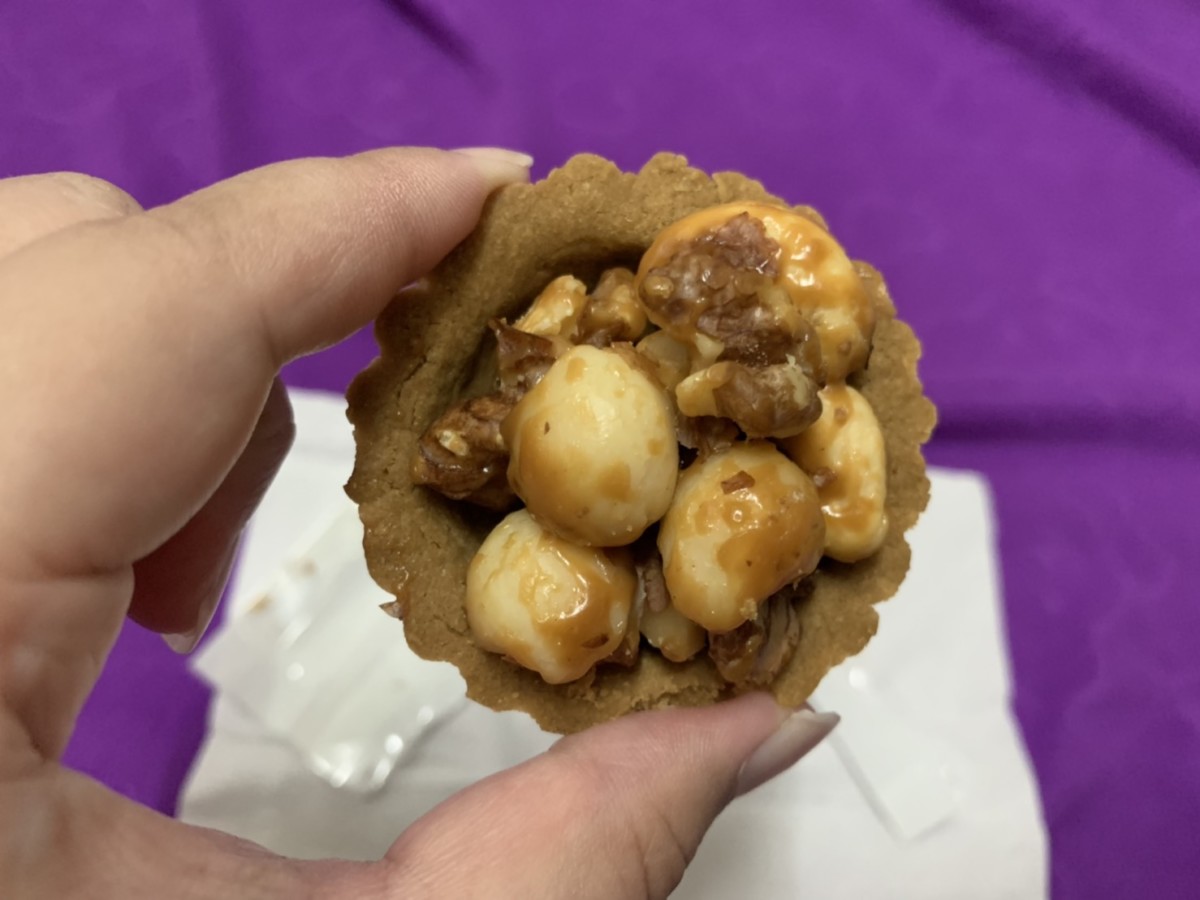2019甜點推薦-HARU手作夏威夷綜合堅果豆塔-甜香酥脆的美味小點，大人小孩都喜歡，送禮自用兩相宜！宅配點心/團購甜點/辦公室點心推薦/辦公室下午茶推薦/長輩送禮推薦/健康堅果塔推薦/堅果塔禮盒推薦/宅配團購堅果豆塔/吃出健康/富含不飽和脂肪酸/核桃/夏威夷豆/腰果/春手作/塔/nuts tart 宅配食記 攝影 民生資訊分享 飲食集錦 