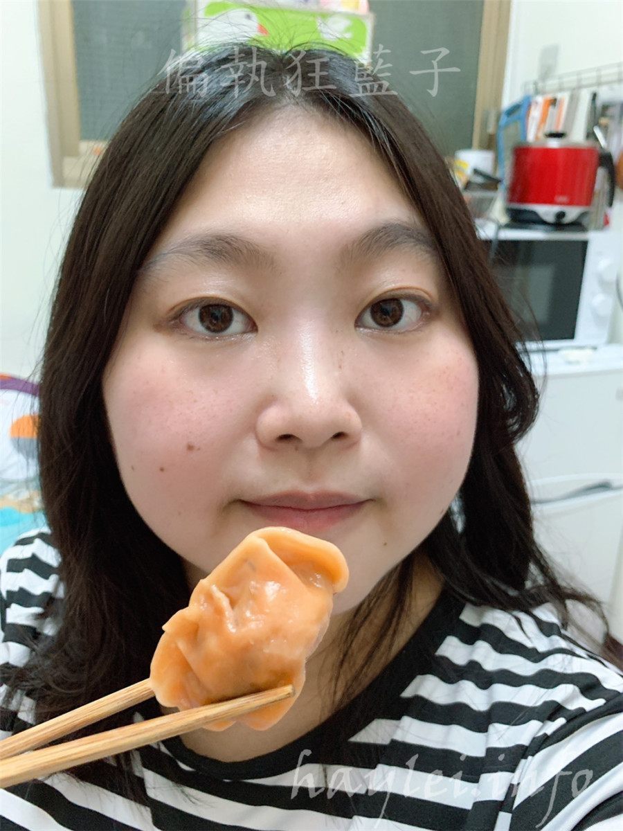 海皇鮮頂級海鮮水餃/帝王鮭魚餃、高麗菜玉米豬肉手工口感餃-在家就能享用皮薄餡多、料豐味美且口感豐富好吃的水餃!宅配美食/團購水餃/正餐/宵夜/點心/生鮮推薦/冷凍水餃/水餃美食/冷凍食品/好吃水餃 中式料理 宅配食記 攝影 民生資訊分享 飲食集錦