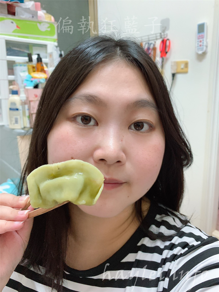 海皇鮮頂級海鮮水餃/帝王鮭魚餃、高麗菜玉米豬肉手工口感餃-在家就能享用皮薄餡多、料豐味美且口感豐富好吃的水餃!宅配美食/團購水餃/正餐/宵夜/點心/生鮮推薦/冷凍水餃/水餃美食/冷凍食品/好吃水餃 中式料理 宅配食記 攝影 民生資訊分享 飲食集錦