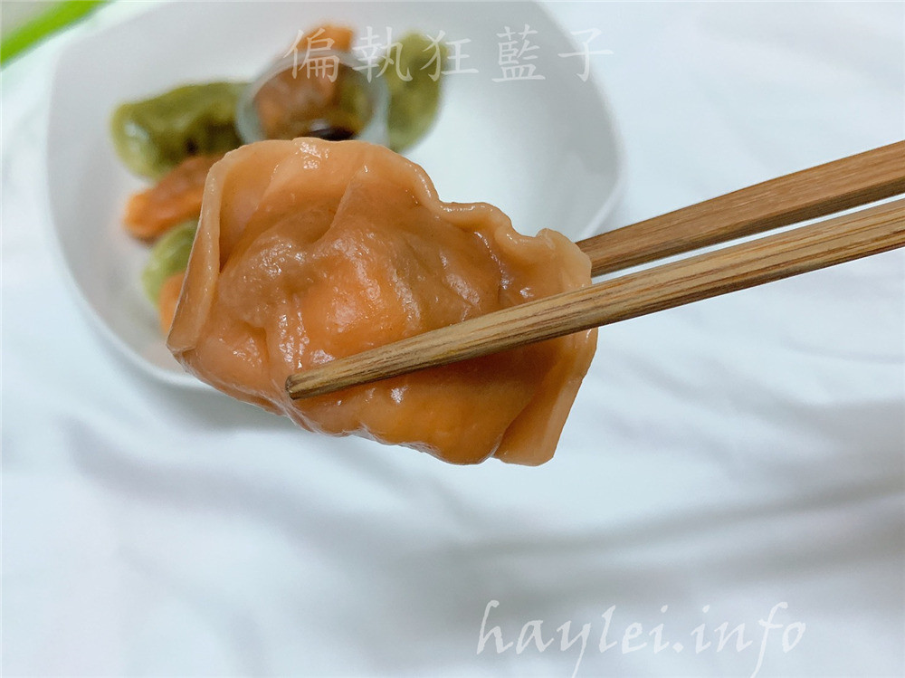 海皇鮮頂級海鮮水餃/帝王鮭魚餃、高麗菜玉米豬肉手工口感餃-在家就能享用皮薄餡多、料豐味美且口感豐富好吃的水餃!宅配美食/團購水餃/正餐/宵夜/點心/生鮮推薦/冷凍水餃/水餃美食/冷凍食品/好吃水餃 中式料理 宅配食記 攝影 民生資訊分享 飲食集錦