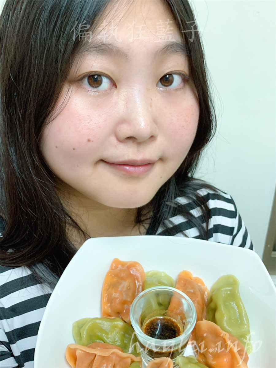 海皇鮮頂級海鮮水餃/帝王鮭魚餃、高麗菜玉米豬肉手工口感餃-在家就能享用皮薄餡多、料豐味美且口感豐富好吃的水餃!宅配美食/團購水餃/正餐/宵夜/點心/生鮮推薦/冷凍水餃/水餃美食/冷凍食品/好吃水餃 中式料理 宅配食記 攝影 民生資訊分享 飲食集錦