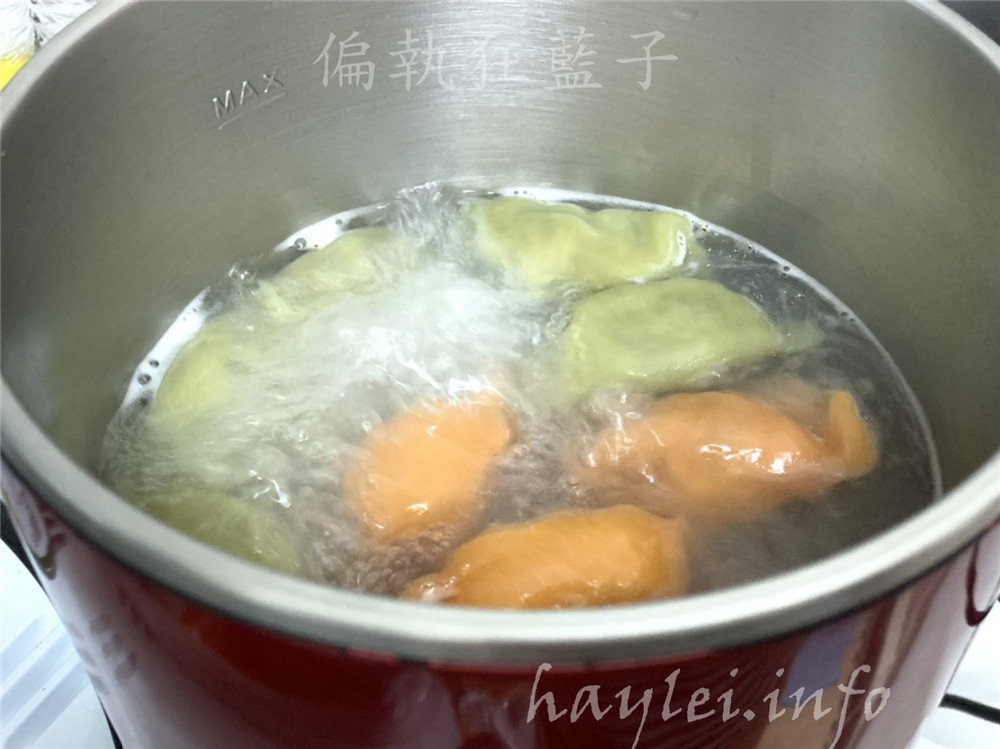 海皇鮮頂級海鮮水餃/帝王鮭魚餃、高麗菜玉米豬肉手工口感餃-在家就能享用皮薄餡多、料豐味美且口感豐富好吃的水餃!宅配美食/團購水餃/正餐/宵夜/點心/生鮮推薦/冷凍水餃/水餃美食/冷凍食品/好吃水餃 中式料理 宅配食記 攝影 民生資訊分享 飲食集錦