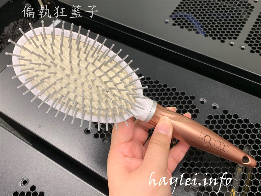 魔法豆品味生活mocodo玫瑰金髮梳-舒壓氣墊按摩梳、陶瓷熱塑捲梳、3D彈性順髮梳,一次備齊沙龍級工具梳,秀髮維護更加舒心~居家沙龍美髮/美髮齒梳/耐高溫梳針/抗靜電/抗毛躁/抗糾結/頭皮按摩/快速乾髮/輕鬆順髮/沙龍級梳具推薦/捲髮技巧分享 健康養身 攝影 民生資訊分享 美髮相關 自己動手做!