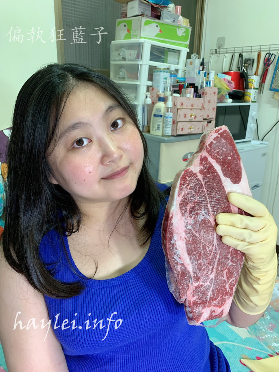 晴空食堂/塔塔嚴選食品-頂級超大份量嫩肩沙朗牛排(Chuck Eye Roll Steak)、雪斑翼板牛排(Flat Iron Steak),比臉大牛排超級豪邁吃起來超級過癮,翼板嫩Q的口感超級好吃!冷凍生鮮宅配推薦/肉品網購/宅配牛肉beef/濕式熟成原肉塊/不經加工/講究原味/自己健康煮/在家煎牛排/烹飪做菜/煎烤/冷凍宅配生鮮/大口吃肉/生酮飲食/健康生活 健康養身 宅配食記 攝影 民生資訊分享 自己動手做! 飲食集錦