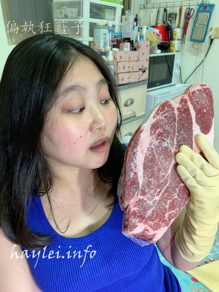 晴空食堂/塔塔嚴選食品-頂級超大份量嫩肩沙朗牛排(Chuck Eye Roll Steak)、雪斑翼板牛排(Flat Iron Steak),比臉大牛排超級豪邁吃起來超級過癮,翼板嫩Q的口感超級好吃!冷凍生鮮宅配推薦/肉品網購/宅配牛肉beef/濕式熟成原肉塊/不經加工/講究原味/自己健康煮/在家煎牛排/烹飪做菜/煎烤/冷凍宅配生鮮/大口吃肉/生酮飲食/健康生活 健康養身 宅配食記 攝影 民生資訊分享 自己動手做! 飲食集錦