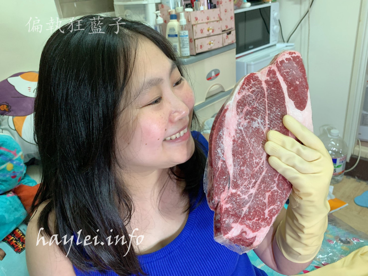 晴空食堂/塔塔嚴選食品-頂級超大份量嫩肩沙朗牛排(Chuck Eye Roll Steak)、雪斑翼板牛排(Flat Iron Steak),比臉大牛排超級豪邁吃起來超級過癮,翼板嫩Q的口感超級好吃!冷凍生鮮宅配推薦/肉品網購/宅配牛肉beef/濕式熟成原肉塊/不經加工/講究原味/自己健康煮/在家煎牛排/烹飪做菜/煎烤/冷凍宅配生鮮/大口吃肉/生酮飲食/健康生活 健康養身 宅配食記 攝影 民生資訊分享 自己動手做! 飲食集錦