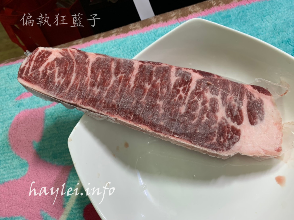 晴空食堂/塔塔嚴選食品-頂級超大份量嫩肩沙朗牛排(Chuck Eye Roll Steak)、雪斑翼板牛排(Flat Iron Steak),比臉大牛排超級豪邁吃起來超級過癮,翼板嫩Q的口感超級好吃!冷凍生鮮宅配推薦/肉品網購/宅配牛肉beef/濕式熟成原肉塊/不經加工/講究原味/自己健康煮/在家煎牛排/烹飪做菜/煎烤/冷凍宅配生鮮/大口吃肉/生酮飲食/健康生活 健康養身 宅配食記 攝影 民生資訊分享 自己動手做! 飲食集錦