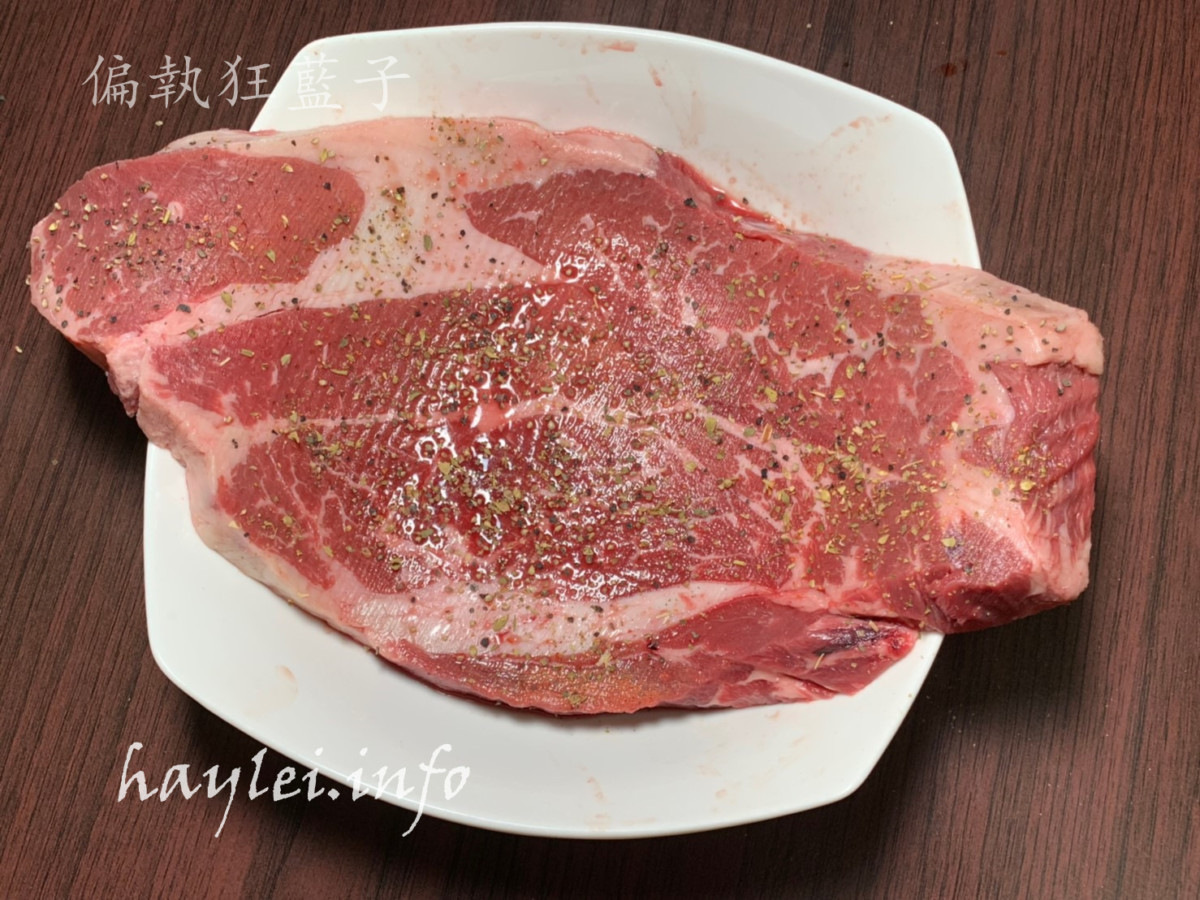 晴空食堂/塔塔嚴選食品-頂級超大份量嫩肩沙朗牛排(Chuck Eye Roll Steak)、雪斑翼板牛排(Flat Iron Steak),比臉大牛排超級豪邁吃起來超級過癮,翼板嫩Q的口感超級好吃!冷凍生鮮宅配推薦/肉品網購/宅配牛肉beef/濕式熟成原肉塊/不經加工/講究原味/自己健康煮/在家煎牛排/烹飪做菜/煎烤/冷凍宅配生鮮/大口吃肉/生酮飲食/健康生活 健康養身 宅配食記 攝影 民生資訊分享 自己動手做! 飲食集錦