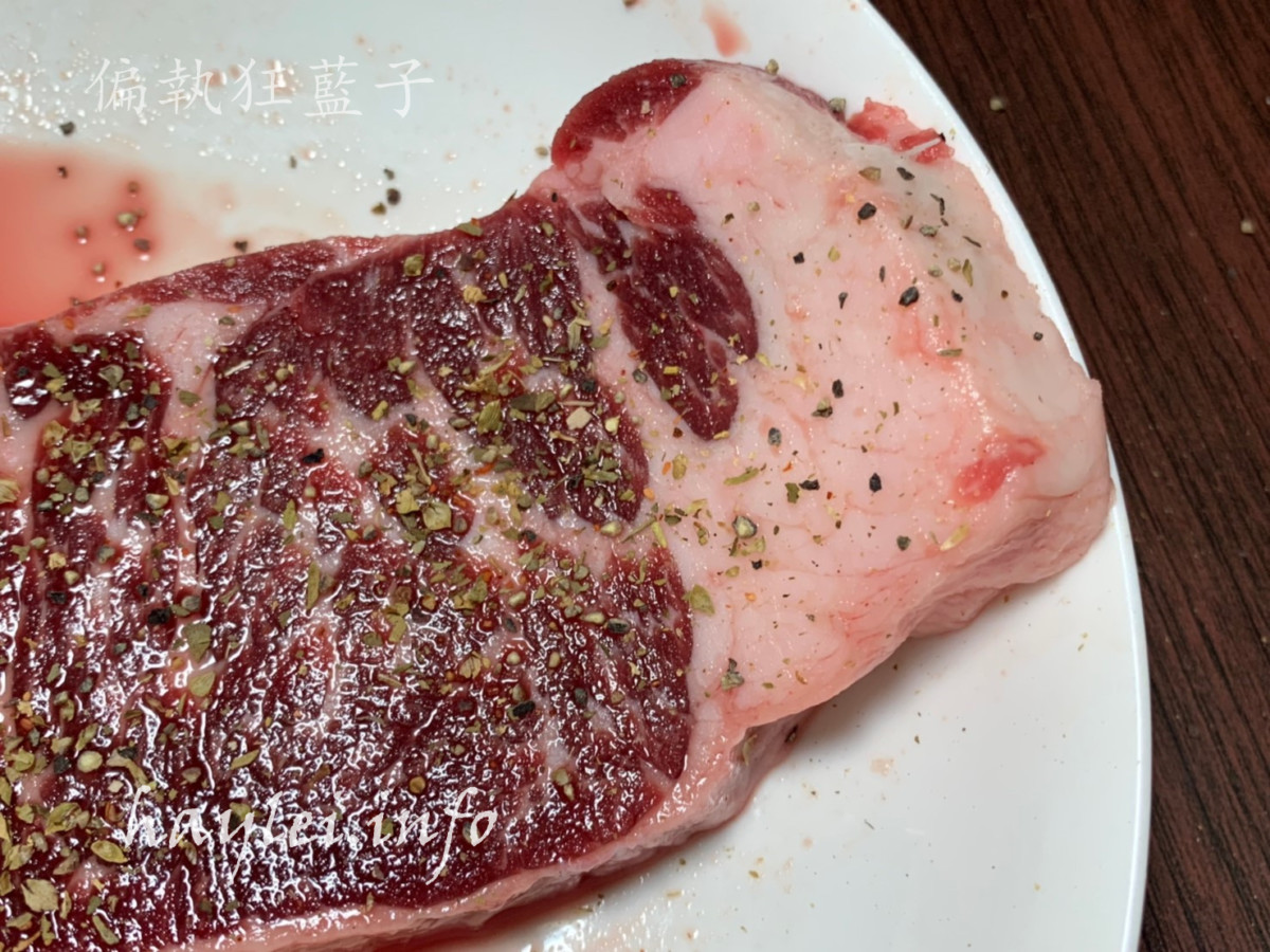 晴空食堂/塔塔嚴選食品-頂級超大份量嫩肩沙朗牛排(Chuck Eye Roll Steak)、雪斑翼板牛排(Flat Iron Steak),比臉大牛排超級豪邁吃起來超級過癮,翼板嫩Q的口感超級好吃!冷凍生鮮宅配推薦/肉品網購/宅配牛肉beef/濕式熟成原肉塊/不經加工/講究原味/自己健康煮/在家煎牛排/烹飪做菜/煎烤/冷凍宅配生鮮/大口吃肉/生酮飲食/健康生活 健康養身 宅配食記 攝影 民生資訊分享 自己動手做! 飲食集錦
