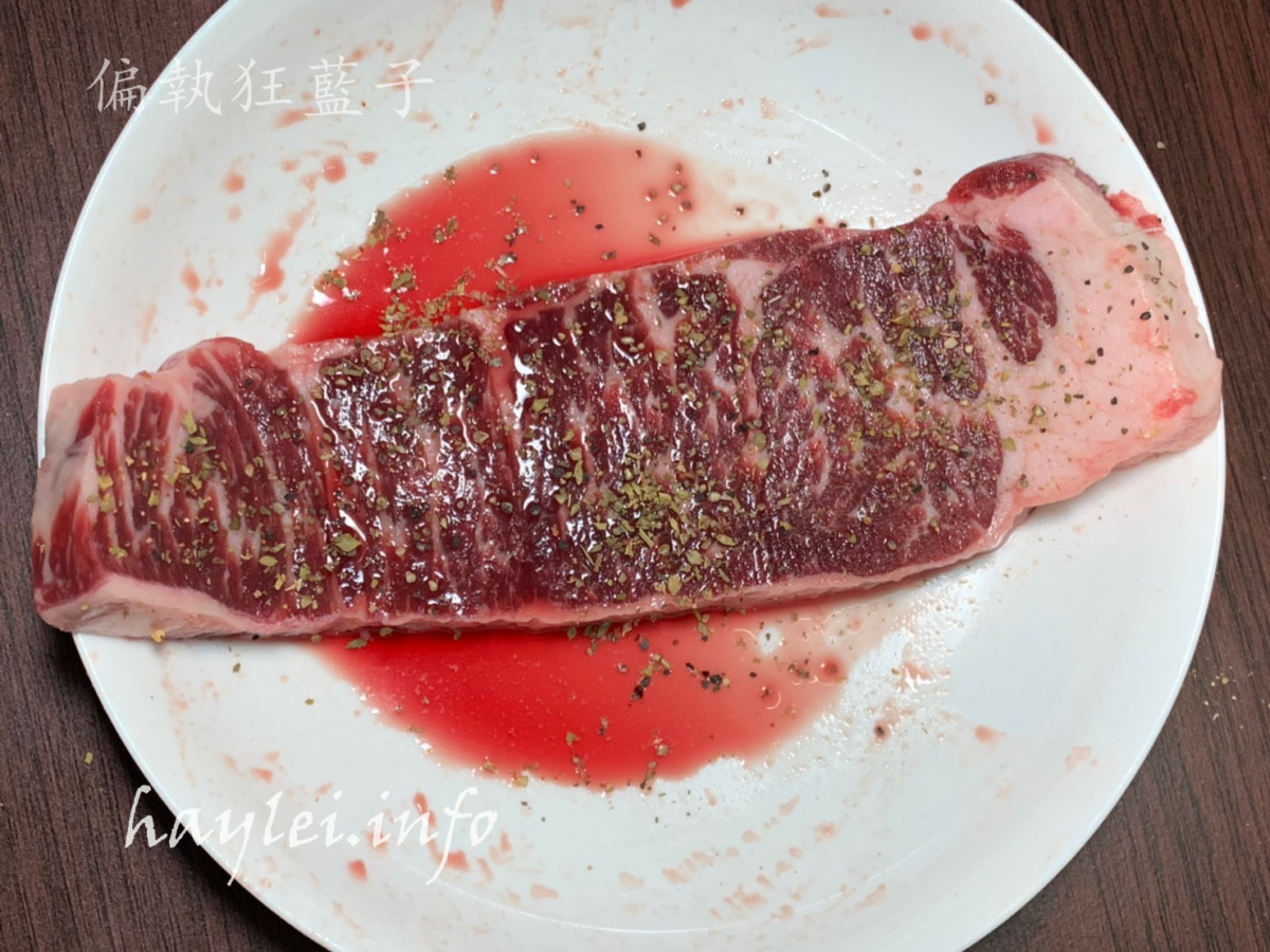 晴空食堂/塔塔嚴選食品-頂級超大份量嫩肩沙朗牛排(Chuck Eye Roll Steak)、雪斑翼板牛排(Flat Iron Steak),比臉大牛排超級豪邁吃起來超級過癮,翼板嫩Q的口感超級好吃!冷凍生鮮宅配推薦/肉品網購/宅配牛肉beef/濕式熟成原肉塊/不經加工/講究原味/自己健康煮/在家煎牛排/烹飪做菜/煎烤/冷凍宅配生鮮/大口吃肉/生酮飲食/健康生活 健康養身 宅配食記 攝影 民生資訊分享 自己動手做! 飲食集錦