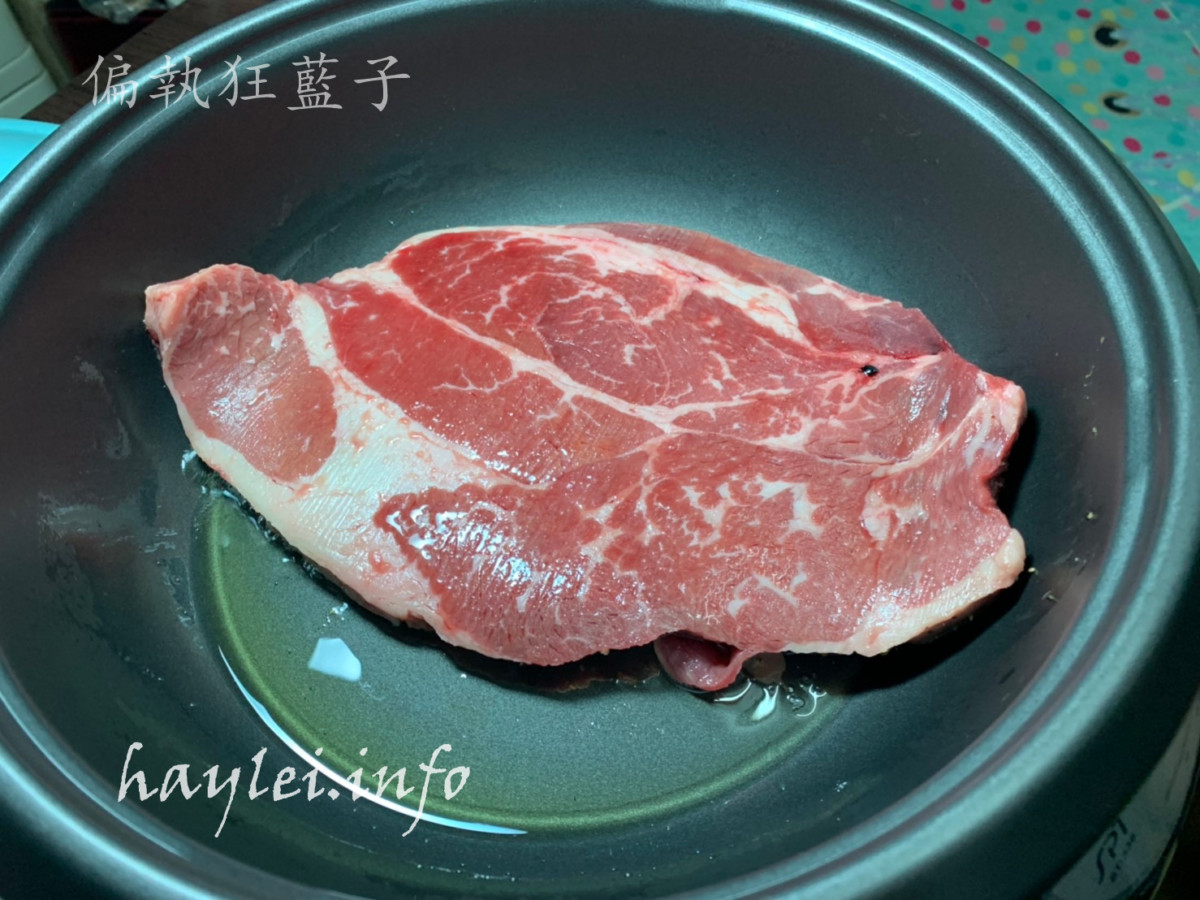 晴空食堂/塔塔嚴選食品-頂級超大份量嫩肩沙朗牛排(Chuck Eye Roll Steak)、雪斑翼板牛排(Flat Iron Steak),比臉大牛排超級豪邁吃起來超級過癮,翼板嫩Q的口感超級好吃!冷凍生鮮宅配推薦/肉品網購/宅配牛肉beef/濕式熟成原肉塊/不經加工/講究原味/自己健康煮/在家煎牛排/烹飪做菜/煎烤/冷凍宅配生鮮/大口吃肉/生酮飲食/健康生活 健康養身 宅配食記 攝影 民生資訊分享 自己動手做! 飲食集錦