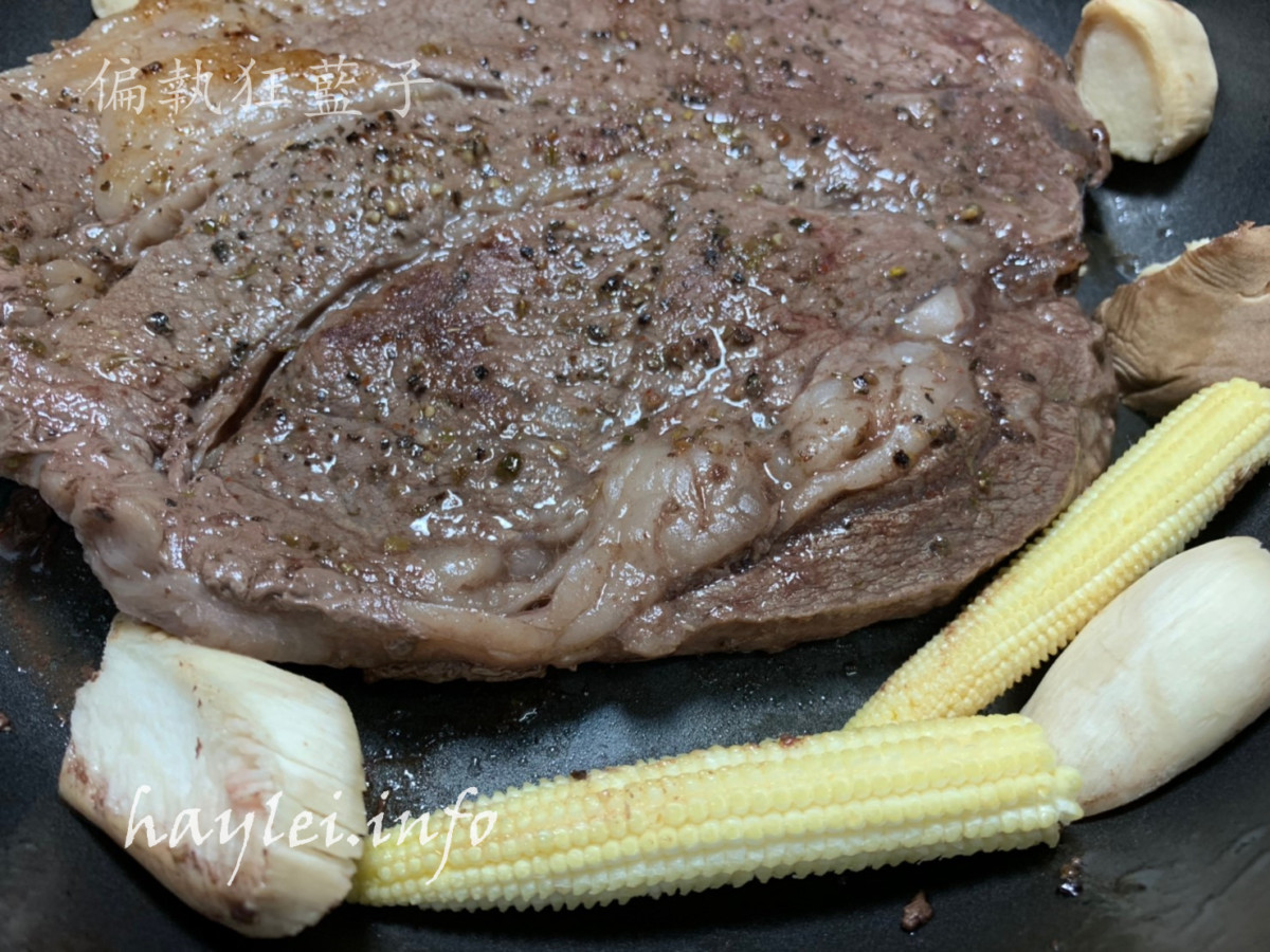 晴空食堂/塔塔嚴選食品-頂級超大份量嫩肩沙朗牛排(Chuck Eye Roll Steak)、雪斑翼板牛排(Flat Iron Steak),比臉大牛排超級豪邁吃起來超級過癮,翼板嫩Q的口感超級好吃!冷凍生鮮宅配推薦/肉品網購/宅配牛肉beef/濕式熟成原肉塊/不經加工/講究原味/自己健康煮/在家煎牛排/烹飪做菜/煎烤/冷凍宅配生鮮/大口吃肉/生酮飲食/健康生活 健康養身 宅配食記 攝影 民生資訊分享 自己動手做! 飲食集錦