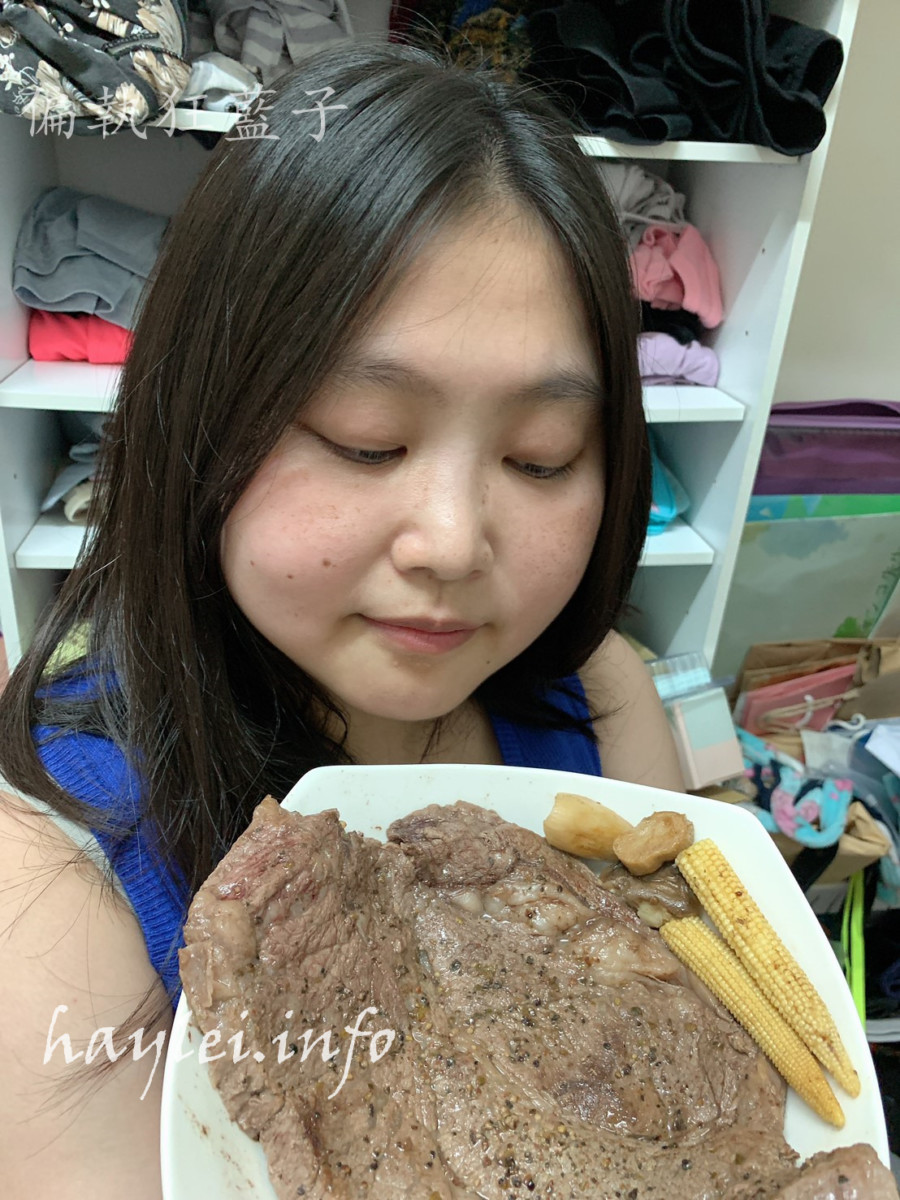 晴空食堂/塔塔嚴選食品-頂級超大份量嫩肩沙朗牛排(Chuck Eye Roll Steak)、雪斑翼板牛排(Flat Iron Steak),比臉大牛排超級豪邁吃起來超級過癮,翼板嫩Q的口感超級好吃!冷凍生鮮宅配推薦/肉品網購/宅配牛肉beef/濕式熟成原肉塊/不經加工/講究原味/自己健康煮/在家煎牛排/烹飪做菜/煎烤/冷凍宅配生鮮/大口吃肉/生酮飲食/健康生活 健康養身 宅配食記 攝影 民生資訊分享 自己動手做! 飲食集錦