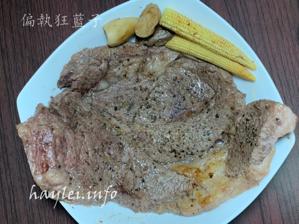 晴空食堂/塔塔嚴選食品-頂級超大份量嫩肩沙朗牛排(Chuck Eye Roll Steak)、雪斑翼板牛排(Flat Iron Steak),比臉大牛排超級豪邁吃起來超級過癮,翼板嫩Q的口感超級好吃!冷凍生鮮宅配推薦/肉品網購/宅配牛肉beef/濕式熟成原肉塊/不經加工/講究原味/自己健康煮/在家煎牛排/烹飪做菜/煎烤/冷凍宅配生鮮/大口吃肉/生酮飲食/健康生活 健康養身 宅配食記 攝影 民生資訊分享 自己動手做! 飲食集錦