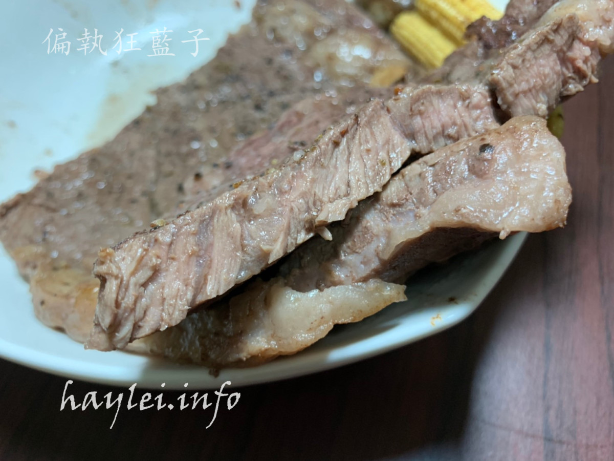 晴空食堂/塔塔嚴選食品-頂級超大份量嫩肩沙朗牛排(Chuck Eye Roll Steak)、雪斑翼板牛排(Flat Iron Steak),比臉大牛排超級豪邁吃起來超級過癮,翼板嫩Q的口感超級好吃!冷凍生鮮宅配推薦/肉品網購/宅配牛肉beef/濕式熟成原肉塊/不經加工/講究原味/自己健康煮/在家煎牛排/烹飪做菜/煎烤/冷凍宅配生鮮/大口吃肉/生酮飲食/健康生活 健康養身 宅配食記 攝影 民生資訊分享 自己動手做! 飲食集錦