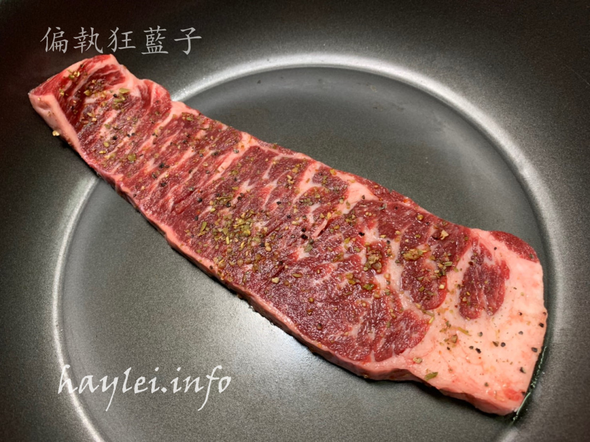 晴空食堂/塔塔嚴選食品-頂級超大份量嫩肩沙朗牛排(Chuck Eye Roll Steak)、雪斑翼板牛排(Flat Iron Steak),比臉大牛排超級豪邁吃起來超級過癮,翼板嫩Q的口感超級好吃!冷凍生鮮宅配推薦/肉品網購/宅配牛肉beef/濕式熟成原肉塊/不經加工/講究原味/自己健康煮/在家煎牛排/烹飪做菜/煎烤/冷凍宅配生鮮/大口吃肉/生酮飲食/健康生活 健康養身 宅配食記 攝影 民生資訊分享 自己動手做! 飲食集錦
