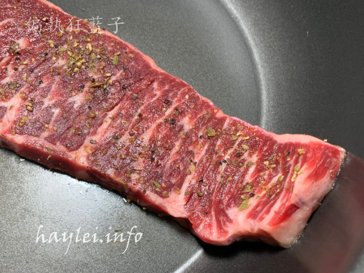 晴空食堂/塔塔嚴選食品-頂級超大份量嫩肩沙朗牛排(Chuck Eye Roll Steak)、雪斑翼板牛排(Flat Iron Steak),比臉大牛排超級豪邁吃起來超級過癮,翼板嫩Q的口感超級好吃!冷凍生鮮宅配推薦/肉品網購/宅配牛肉beef/濕式熟成原肉塊/不經加工/講究原味/自己健康煮/在家煎牛排/烹飪做菜/煎烤/冷凍宅配生鮮/大口吃肉/生酮飲食/健康生活 健康養身 宅配食記 攝影 民生資訊分享 自己動手做! 飲食集錦