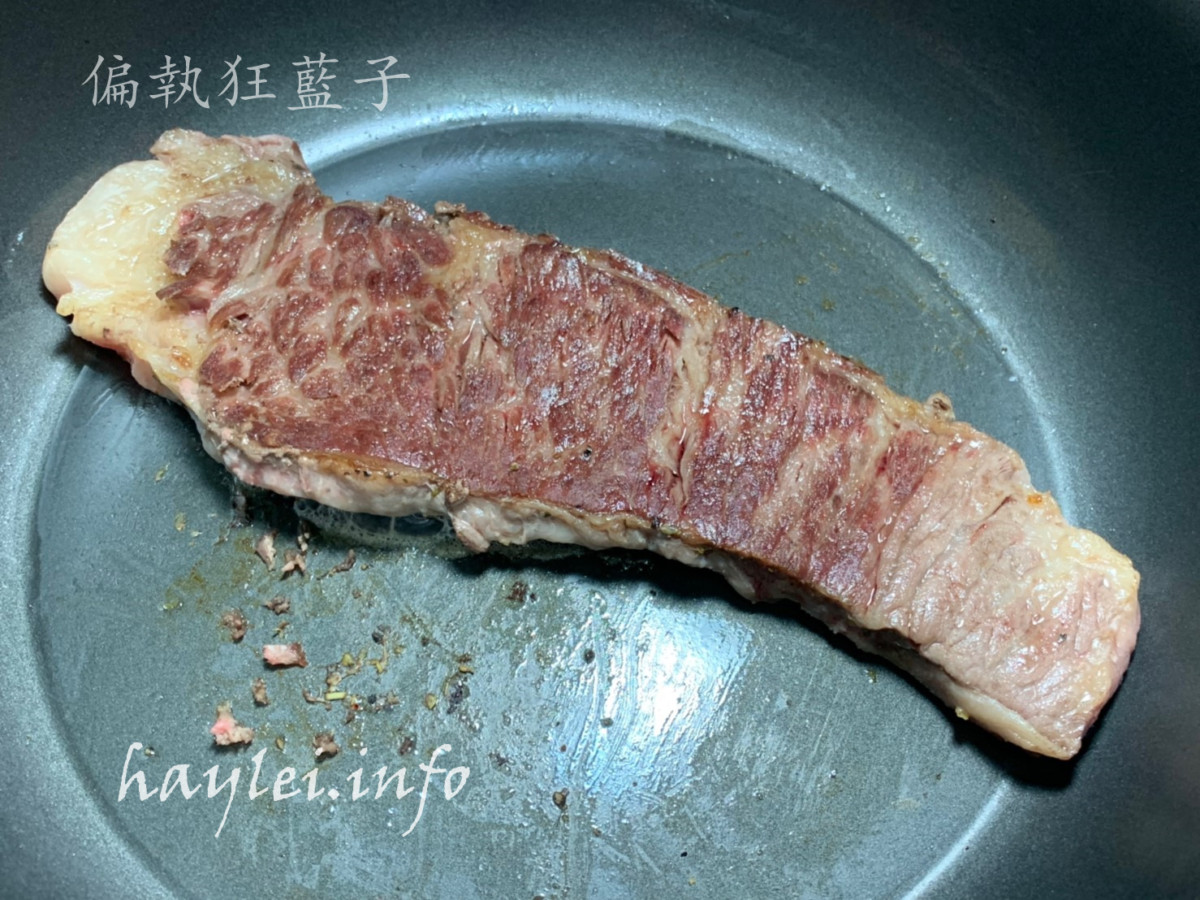 晴空食堂/塔塔嚴選食品-頂級超大份量嫩肩沙朗牛排(Chuck Eye Roll Steak)、雪斑翼板牛排(Flat Iron Steak),比臉大牛排超級豪邁吃起來超級過癮,翼板嫩Q的口感超級好吃!冷凍生鮮宅配推薦/肉品網購/宅配牛肉beef/濕式熟成原肉塊/不經加工/講究原味/自己健康煮/在家煎牛排/烹飪做菜/煎烤/冷凍宅配生鮮/大口吃肉/生酮飲食/健康生活 健康養身 宅配食記 攝影 民生資訊分享 自己動手做! 飲食集錦