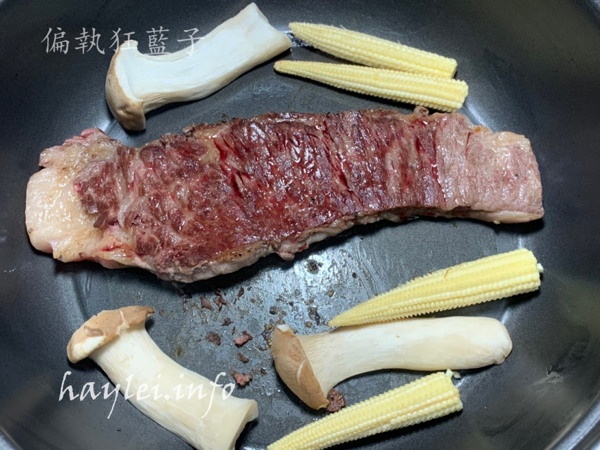 晴空食堂/塔塔嚴選食品-頂級超大份量嫩肩沙朗牛排(Chuck Eye Roll Steak)、雪斑翼板牛排(Flat Iron Steak),比臉大牛排超級豪邁吃起來超級過癮,翼板嫩Q的口感超級好吃!冷凍生鮮宅配推薦/肉品網購/宅配牛肉beef/濕式熟成原肉塊/不經加工/講究原味/自己健康煮/在家煎牛排/烹飪做菜/煎烤/冷凍宅配生鮮/大口吃肉/生酮飲食/健康生活 健康養身 宅配食記 攝影 民生資訊分享 自己動手做! 飲食集錦