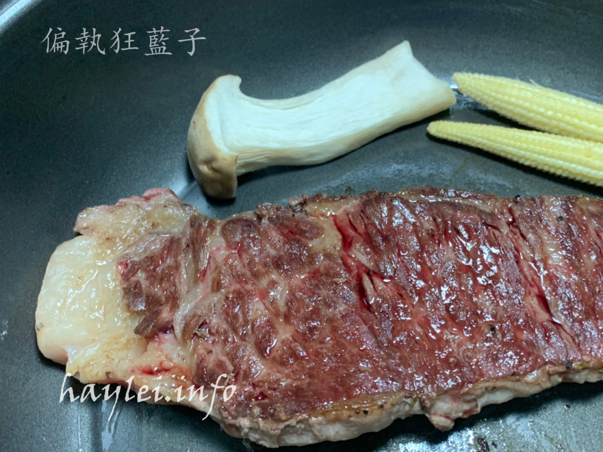 晴空食堂/塔塔嚴選食品-頂級超大份量嫩肩沙朗牛排(Chuck Eye Roll Steak)、雪斑翼板牛排(Flat Iron Steak),比臉大牛排超級豪邁吃起來超級過癮,翼板嫩Q的口感超級好吃!冷凍生鮮宅配推薦/肉品網購/宅配牛肉beef/濕式熟成原肉塊/不經加工/講究原味/自己健康煮/在家煎牛排/烹飪做菜/煎烤/冷凍宅配生鮮/大口吃肉/生酮飲食/健康生活 健康養身 宅配食記 攝影 民生資訊分享 自己動手做! 飲食集錦