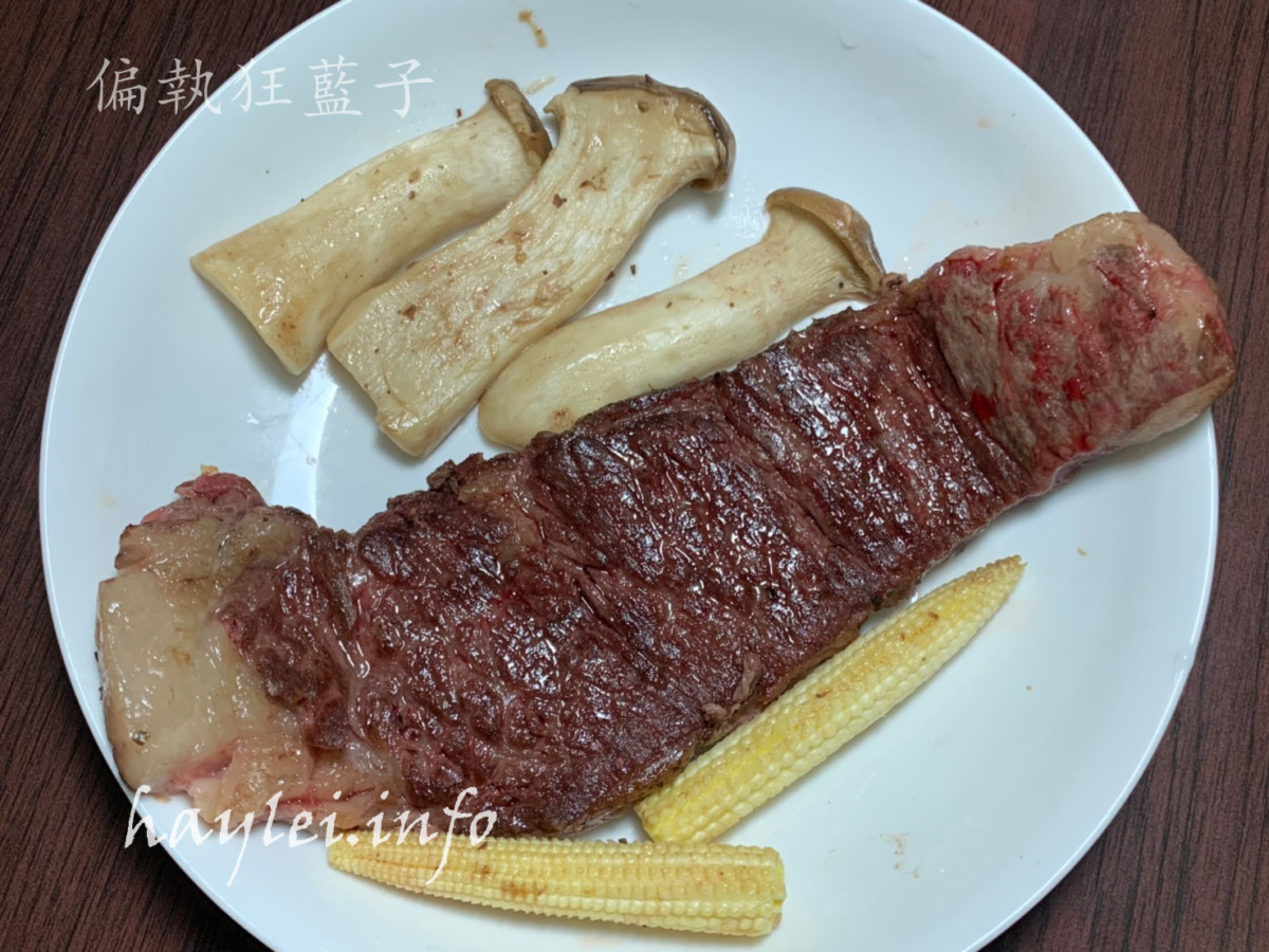 晴空食堂/塔塔嚴選食品-頂級超大份量嫩肩沙朗牛排(Chuck Eye Roll Steak)、雪斑翼板牛排(Flat Iron Steak),比臉大牛排超級豪邁吃起來超級過癮,翼板嫩Q的口感超級好吃!冷凍生鮮宅配推薦/肉品網購/宅配牛肉beef/濕式熟成原肉塊/不經加工/講究原味/自己健康煮/在家煎牛排/烹飪做菜/煎烤/冷凍宅配生鮮/大口吃肉/生酮飲食/健康生活 健康養身 宅配食記 攝影 民生資訊分享 自己動手做! 飲食集錦