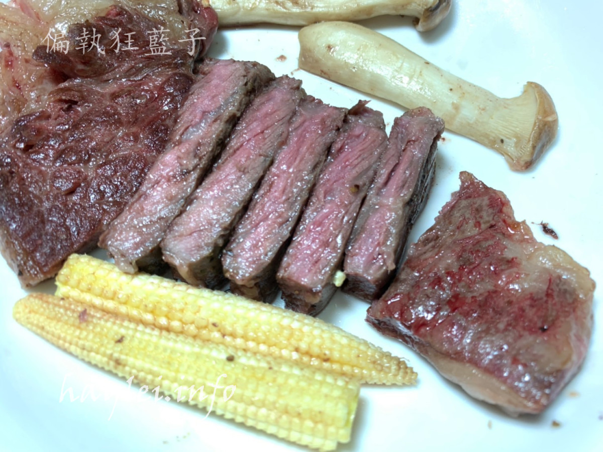晴空食堂/塔塔嚴選食品-頂級超大份量嫩肩沙朗牛排(Chuck Eye Roll Steak)、雪斑翼板牛排(Flat Iron Steak),比臉大牛排超級豪邁吃起來超級過癮,翼板嫩Q的口感超級好吃!冷凍生鮮宅配推薦/肉品網購/宅配牛肉beef/濕式熟成原肉塊/不經加工/講究原味/自己健康煮/在家煎牛排/烹飪做菜/煎烤/冷凍宅配生鮮/大口吃肉/生酮飲食/健康生活 健康養身 宅配食記 攝影 民生資訊分享 自己動手做! 飲食集錦