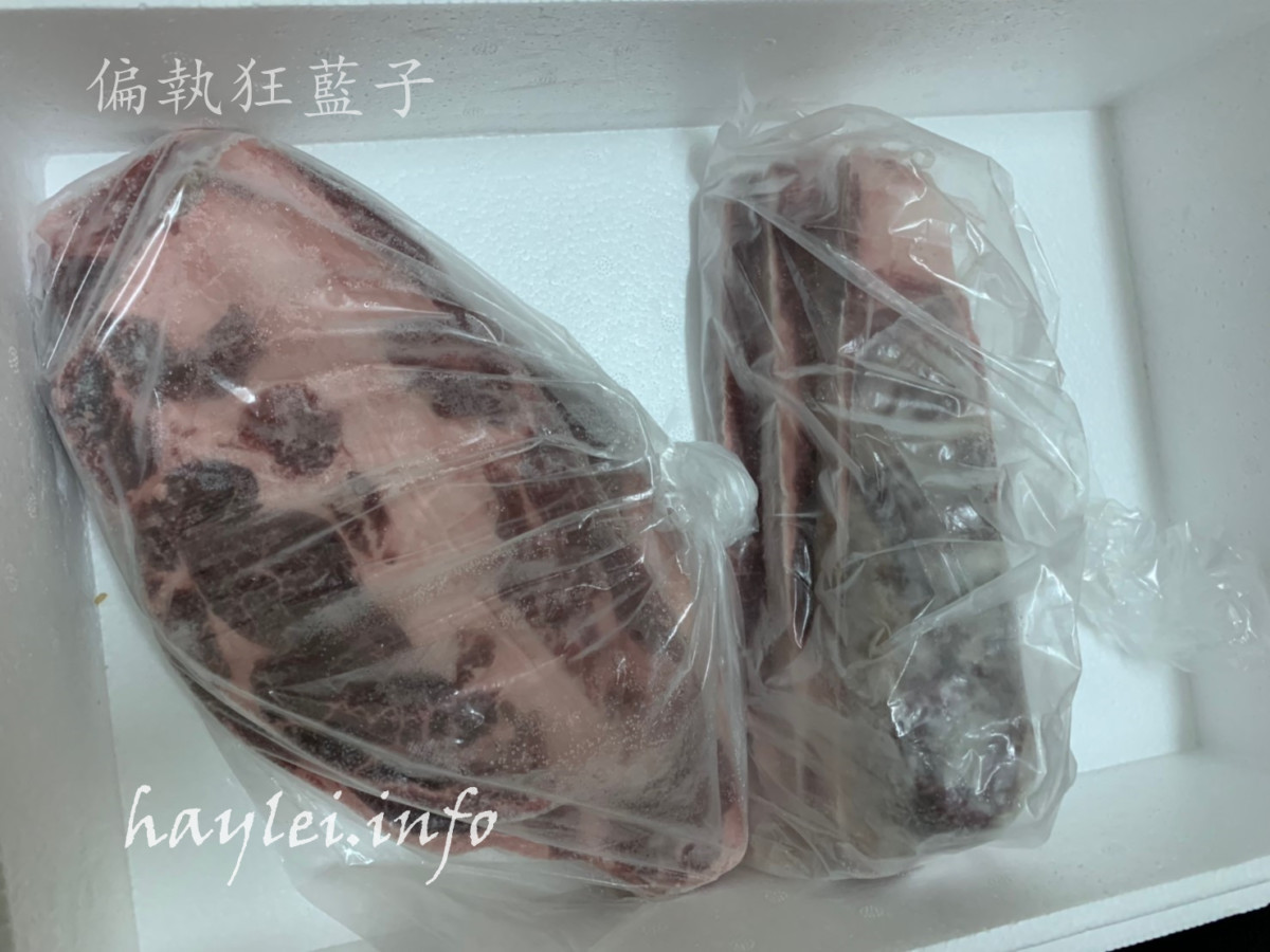 晴空食堂/塔塔嚴選食品-頂級超大份量嫩肩沙朗牛排(Chuck Eye Roll Steak)、雪斑翼板牛排(Flat Iron Steak),比臉大牛排超級豪邁吃起來超級過癮,翼板嫩Q的口感超級好吃!冷凍生鮮宅配推薦/肉品網購/宅配牛肉beef/濕式熟成原肉塊/不經加工/講究原味/自己健康煮/在家煎牛排/烹飪做菜/煎烤/冷凍宅配生鮮/大口吃肉/生酮飲食/健康生活 健康養身 宅配食記 攝影 民生資訊分享 自己動手做! 飲食集錦