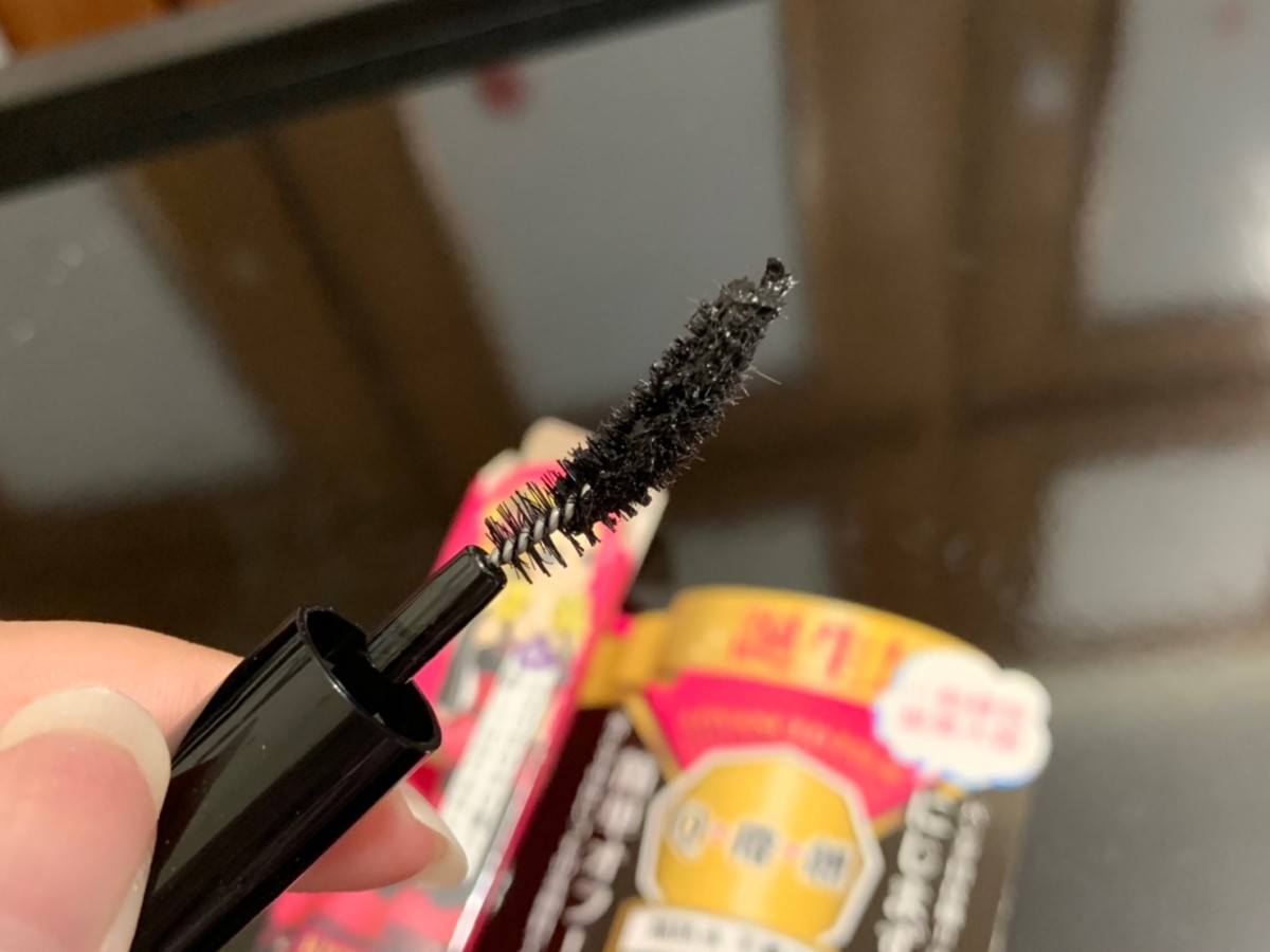 KISSME花漾美姬瞬翹自然捲纖長防水睫毛膏-超漆黑、超耐水,刷頭太大,刷下睫毛易沾染不算方便!化妝品/makeup/cosmetics/mascara/美睫/睫毛彩妝/眼妝推薦/睫毛膏推薦/黑色睫毛膏/KISSME睫毛膏好用嗎? 彩妝品 彩妝品分享 攝影 民生資訊分享