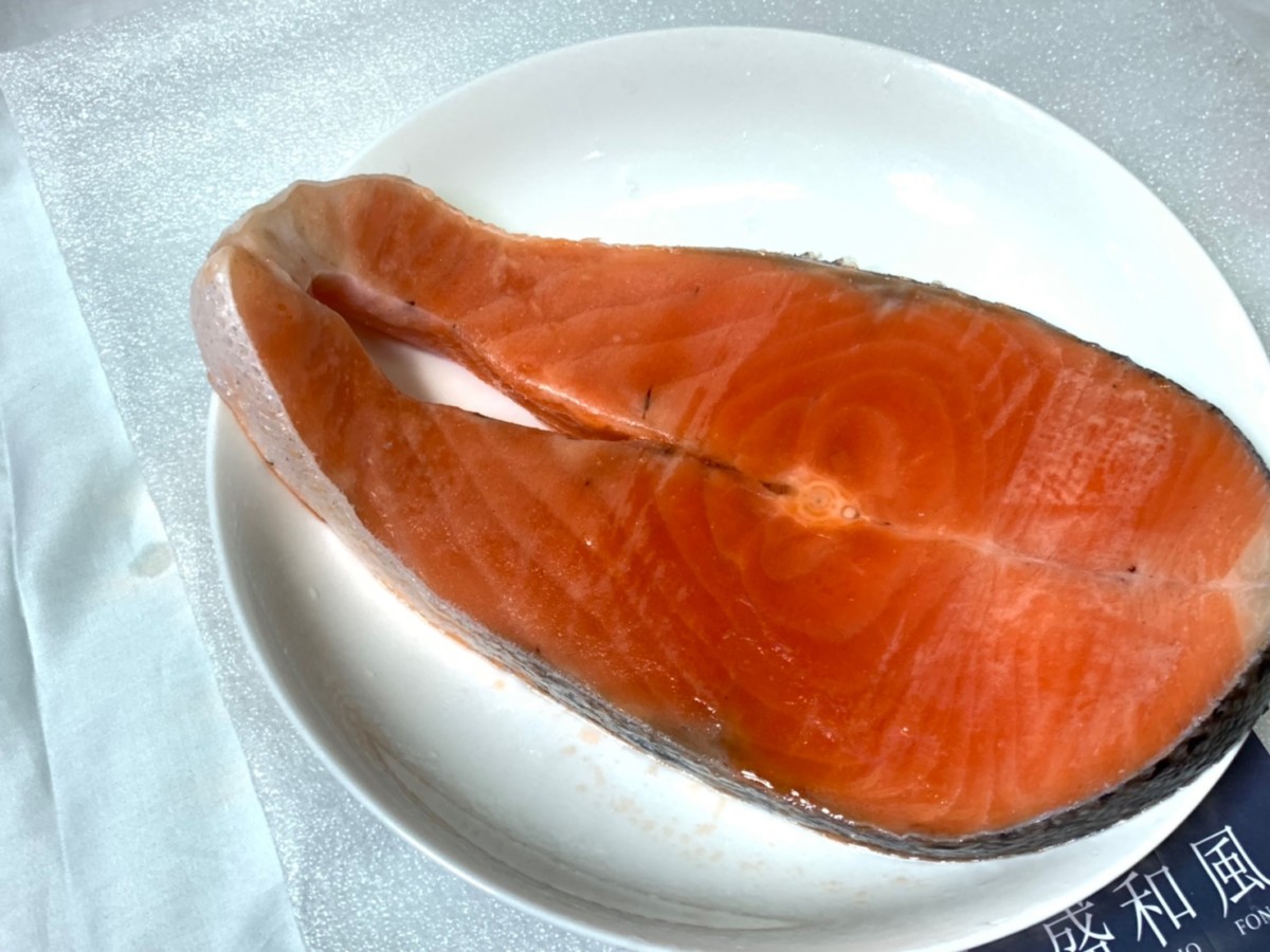 盛和風食集/紐西蘭國王鮭魚King Salmon-進口無毒鮭魚,帶著獨特奶油香且油脂豐富煎不老鮭,一吃難忘這豐美柔嫩、香氣十足的口感!魚油含量是所有鮭魚之冠,連米其林主廚都讚嘆的夢幻食材~文內有折價券$150元序號!優惠資訊/冷凍宅配美食/新鮮海鮮/鮭魚推薦/不用解凍直接煎/好上手不易失敗的煎魚料理/國王鮭輪切新手下廚100%成功/在家煮/居家烹飪/食譜分享/簡單食譜/簡單做好菜 中式料理 健康養身 宅配食記 攝影 民生資訊分享 自己動手做! 飲食集錦